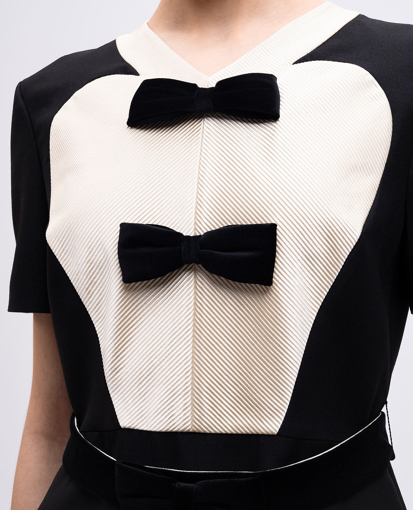 

Black wool and silk dress with bows Valentino