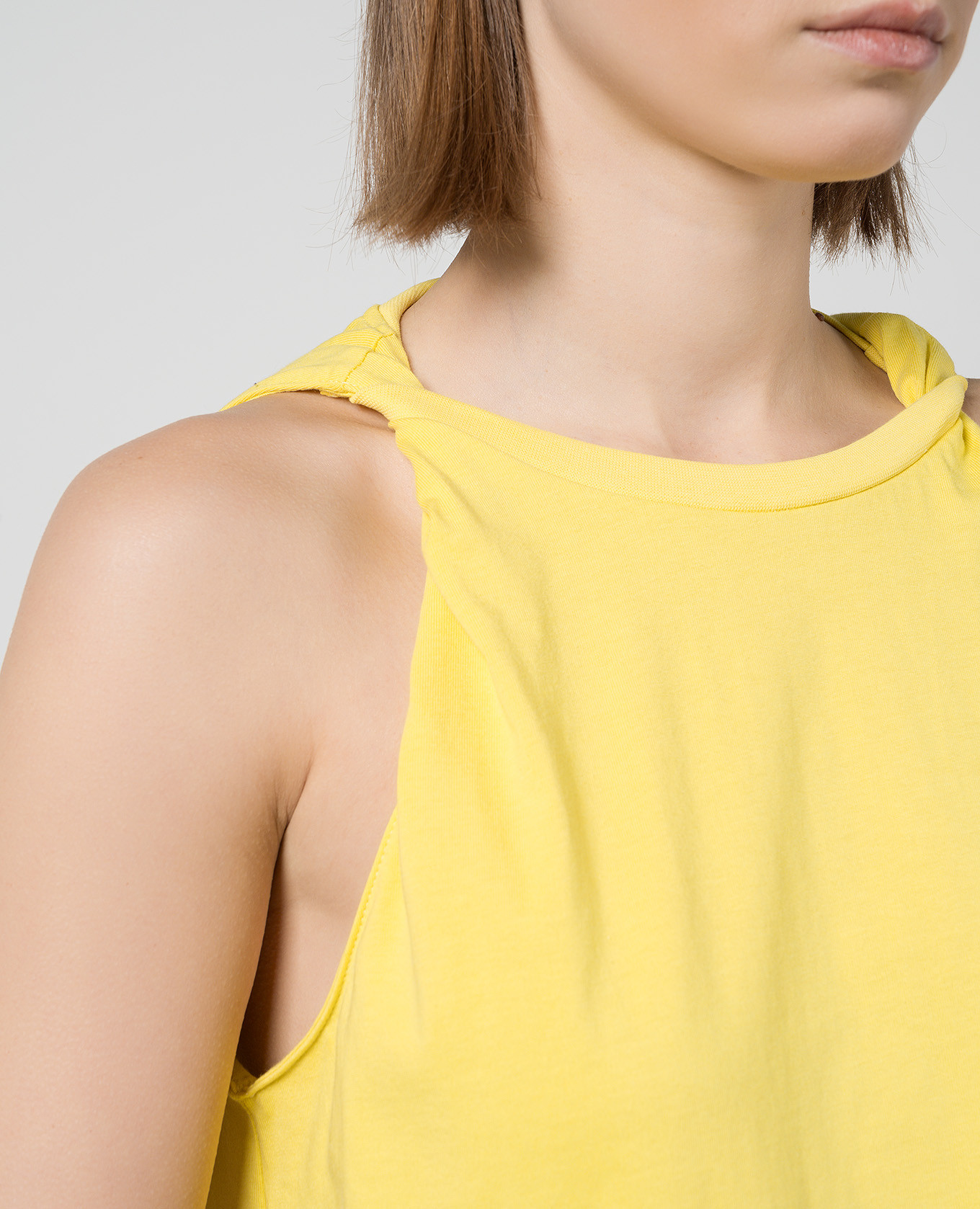 

Yellow top with accent razors Solotre