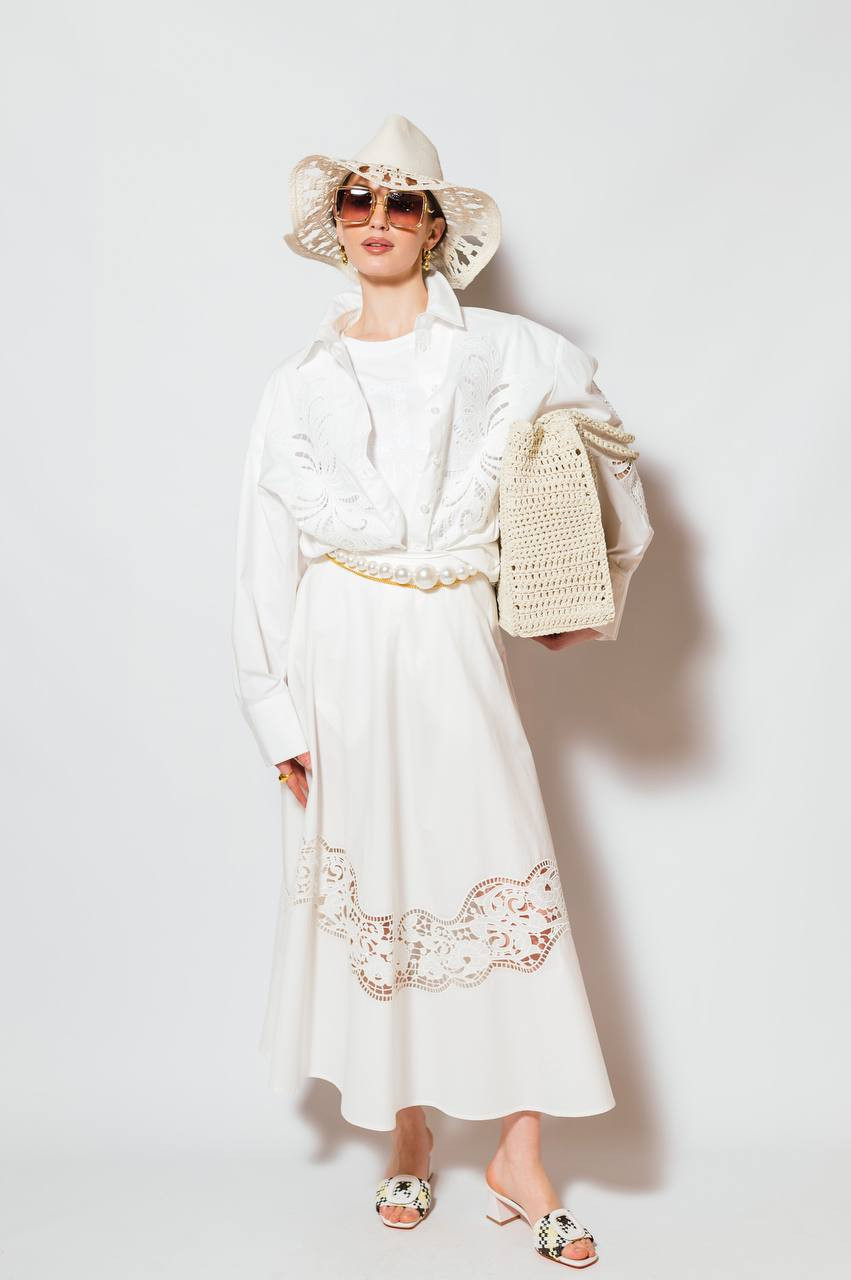 

White blouse with Richelieu embroidery Twinset