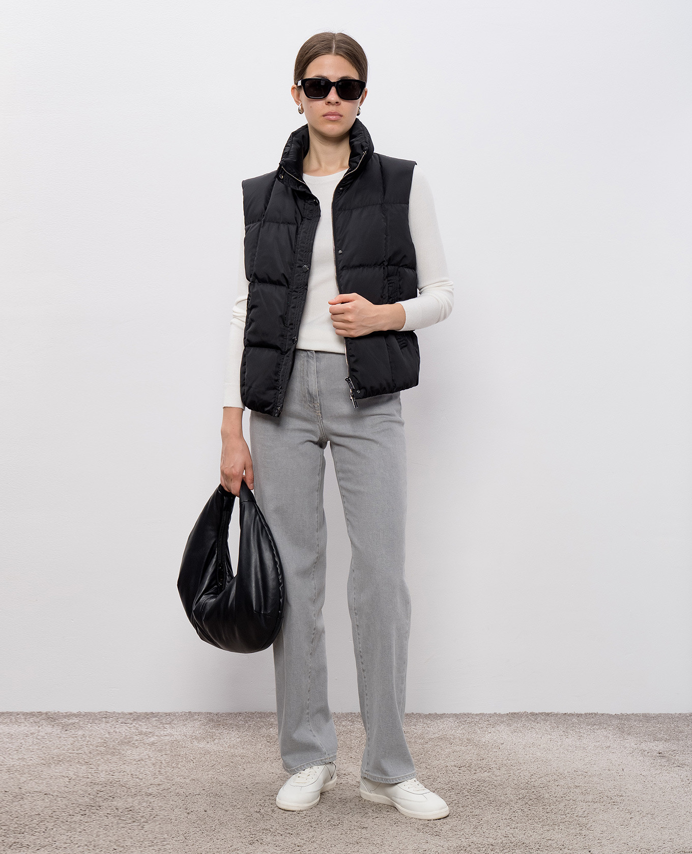 

Grey jeans with logo patch Peserico