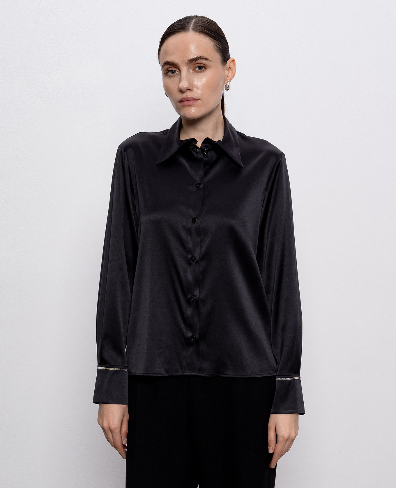 

Black silk blouse with monil chain Peserico