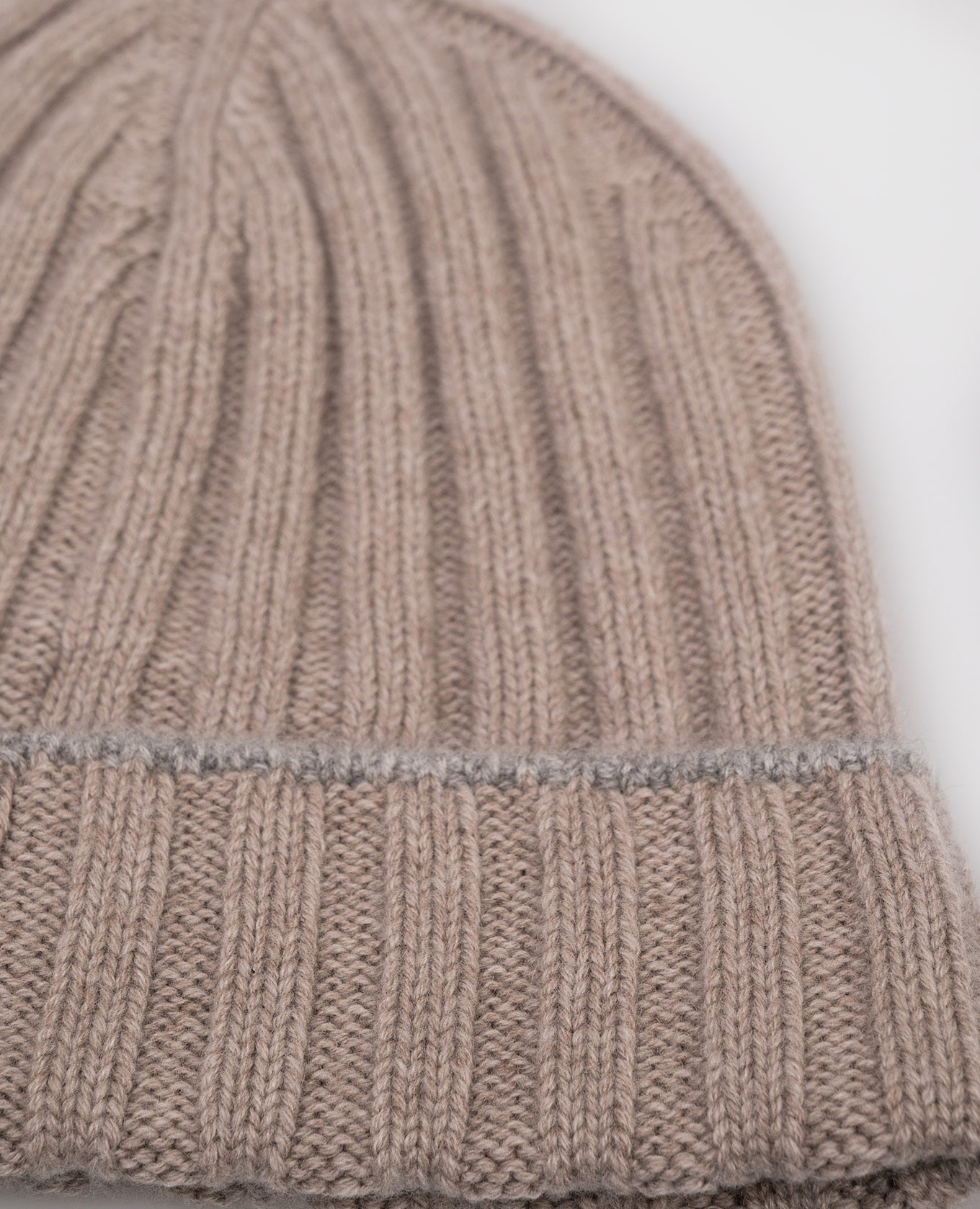 

Beige cashmere hat with fringe Brunello Cucinelli