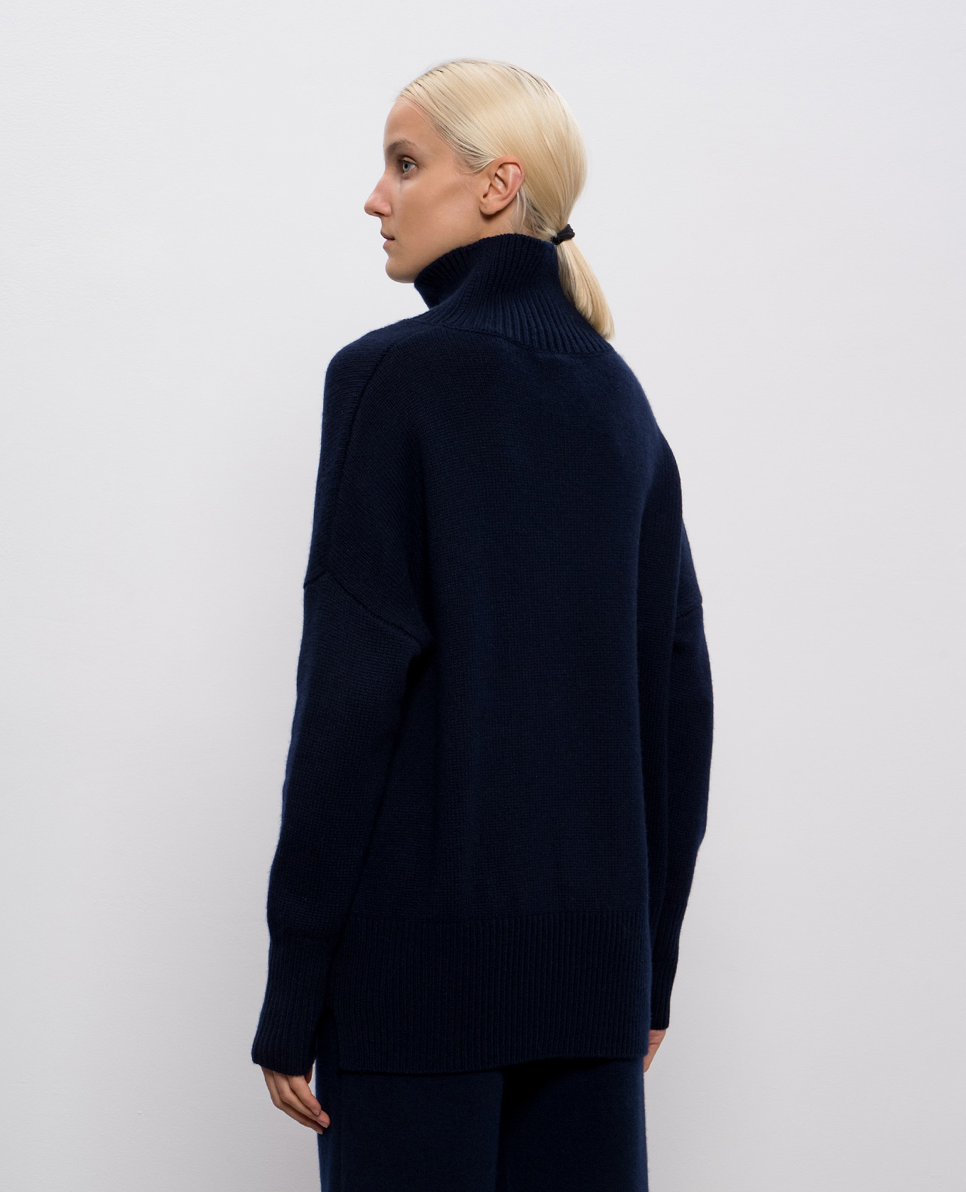 

Heidi blue cashmere sweater LISA YANG