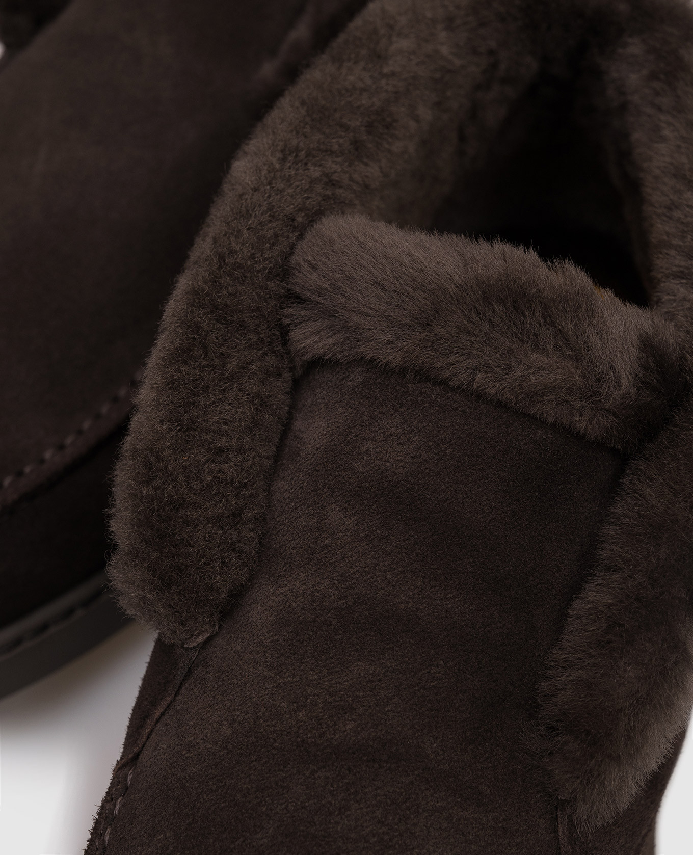 

Brown suede deserts on fur Doucal's