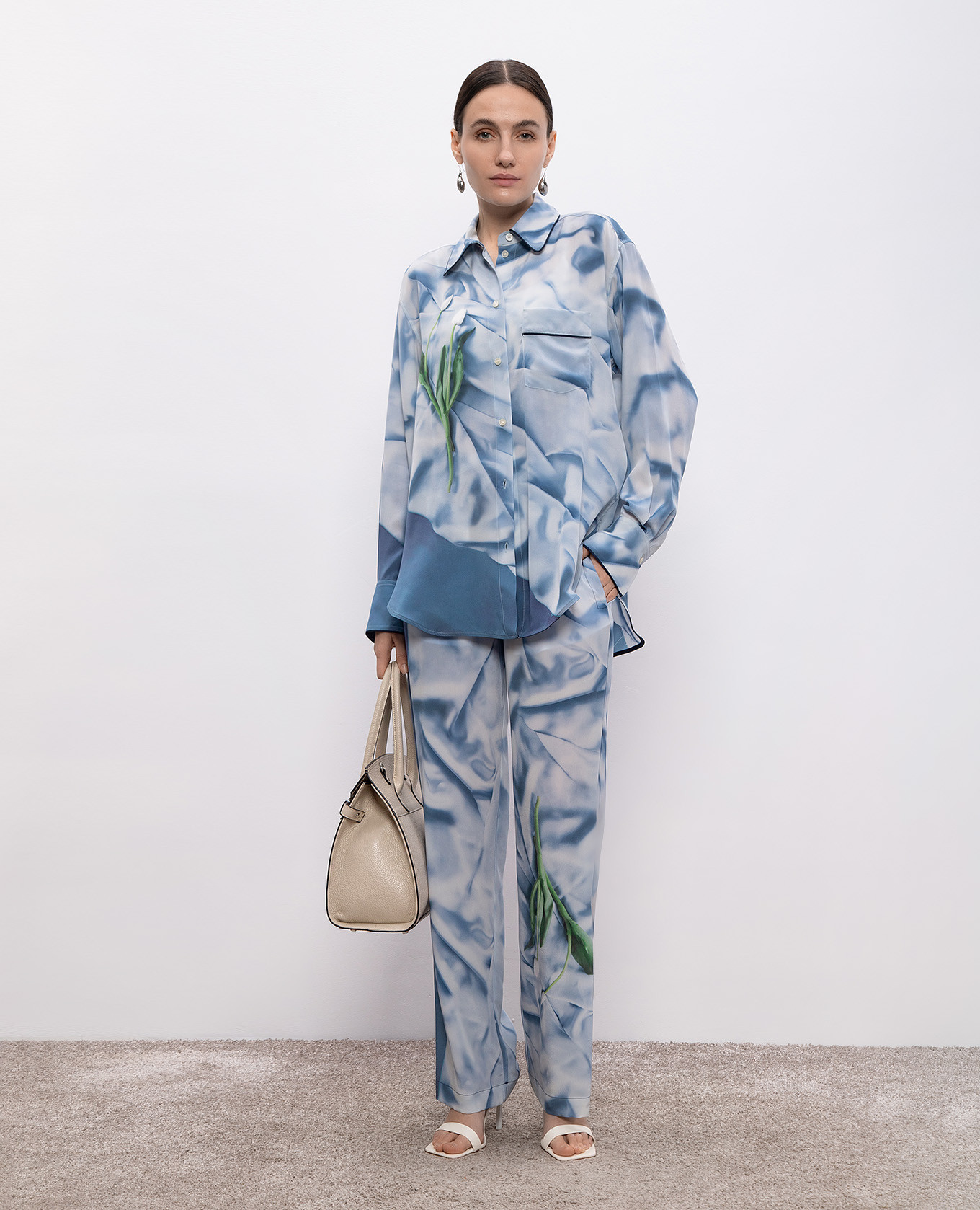 

Blue silk blouse with abstract floral print Victoria Beckham, Light blue