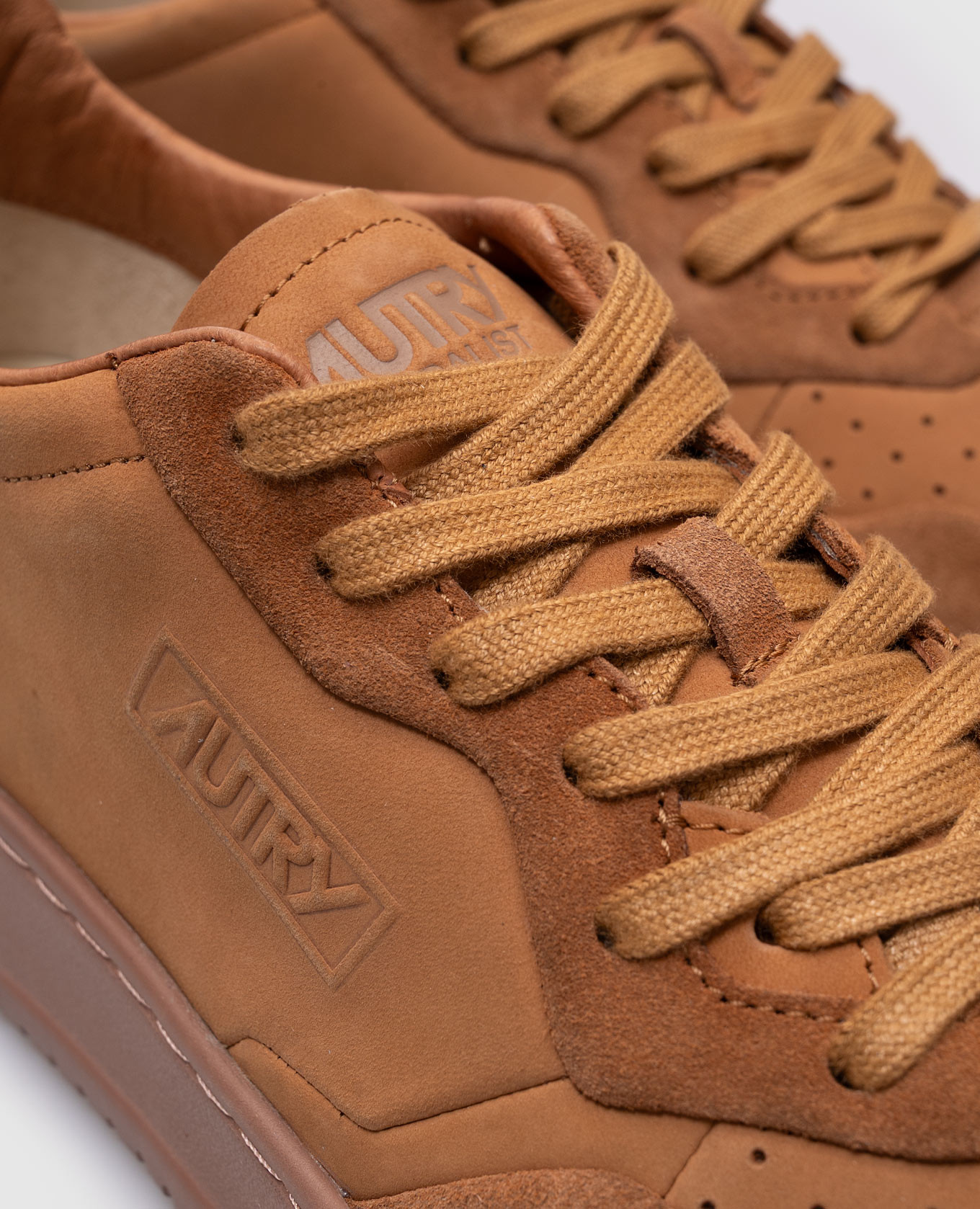 

MEDALIST brown nubuck sneakers AUTRY