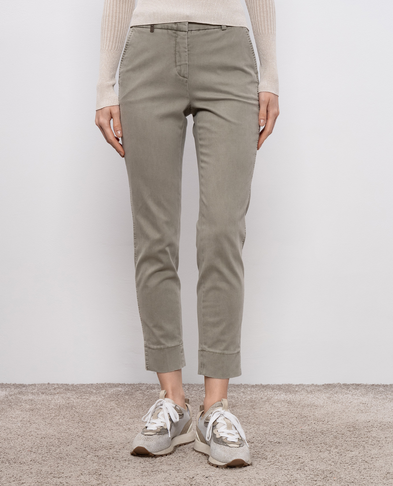 

Khaki pants with brand patch Peserico