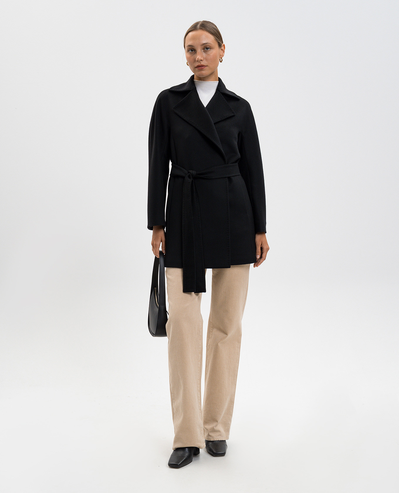 

Black wool coat with a smell Heresis