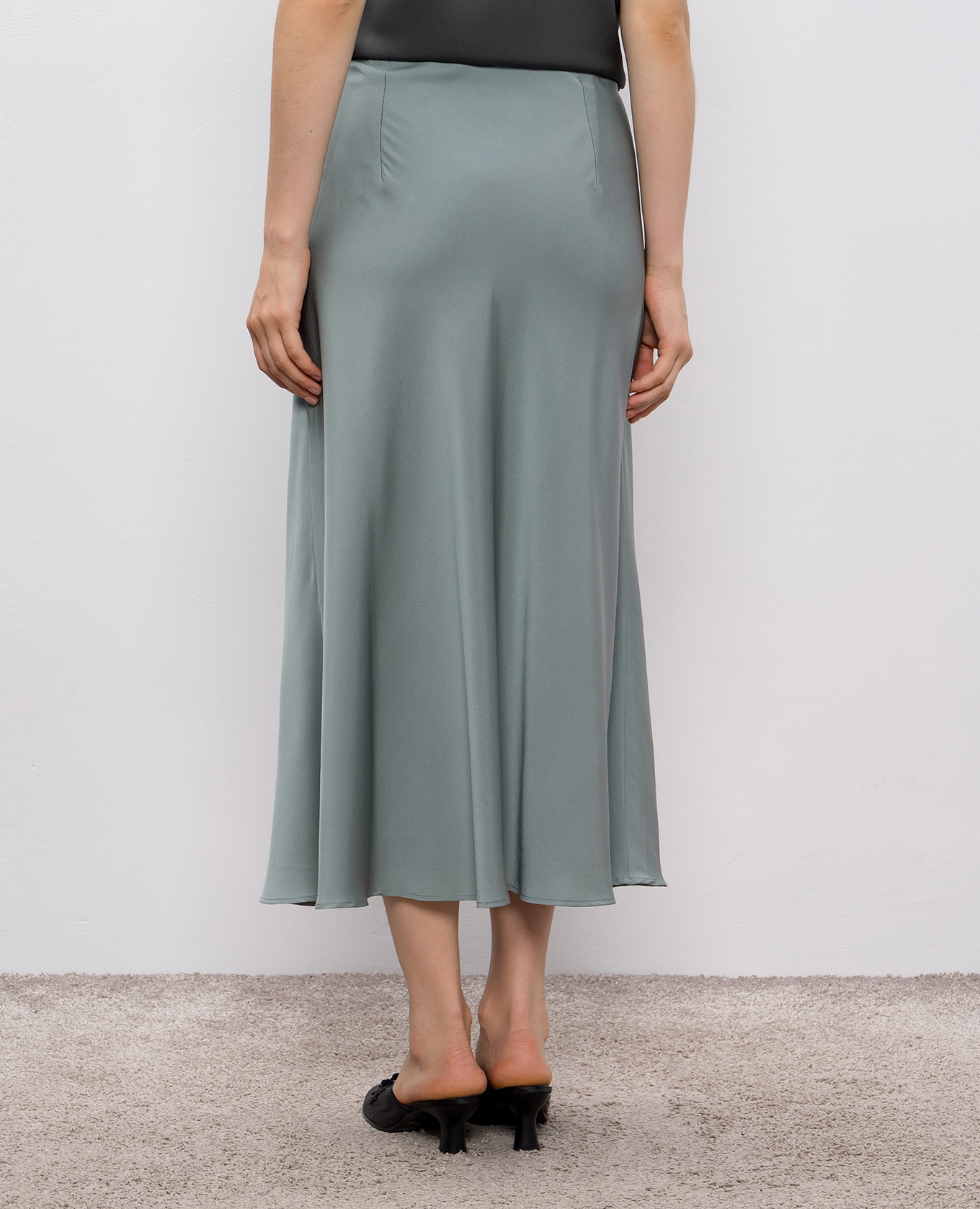 

Green silk skirt Allude