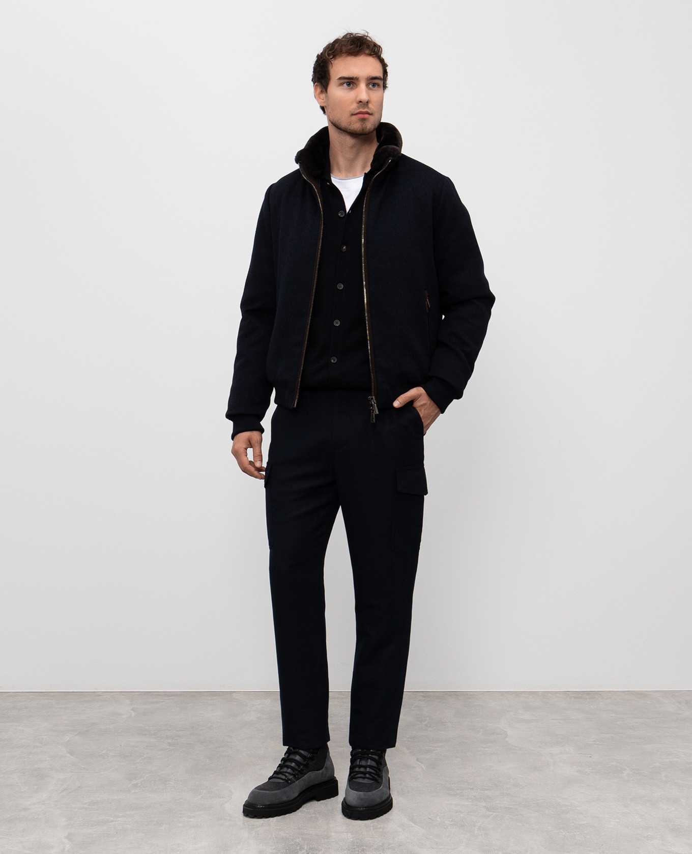 Blue cargo with linen Brunello Cucinelli 2