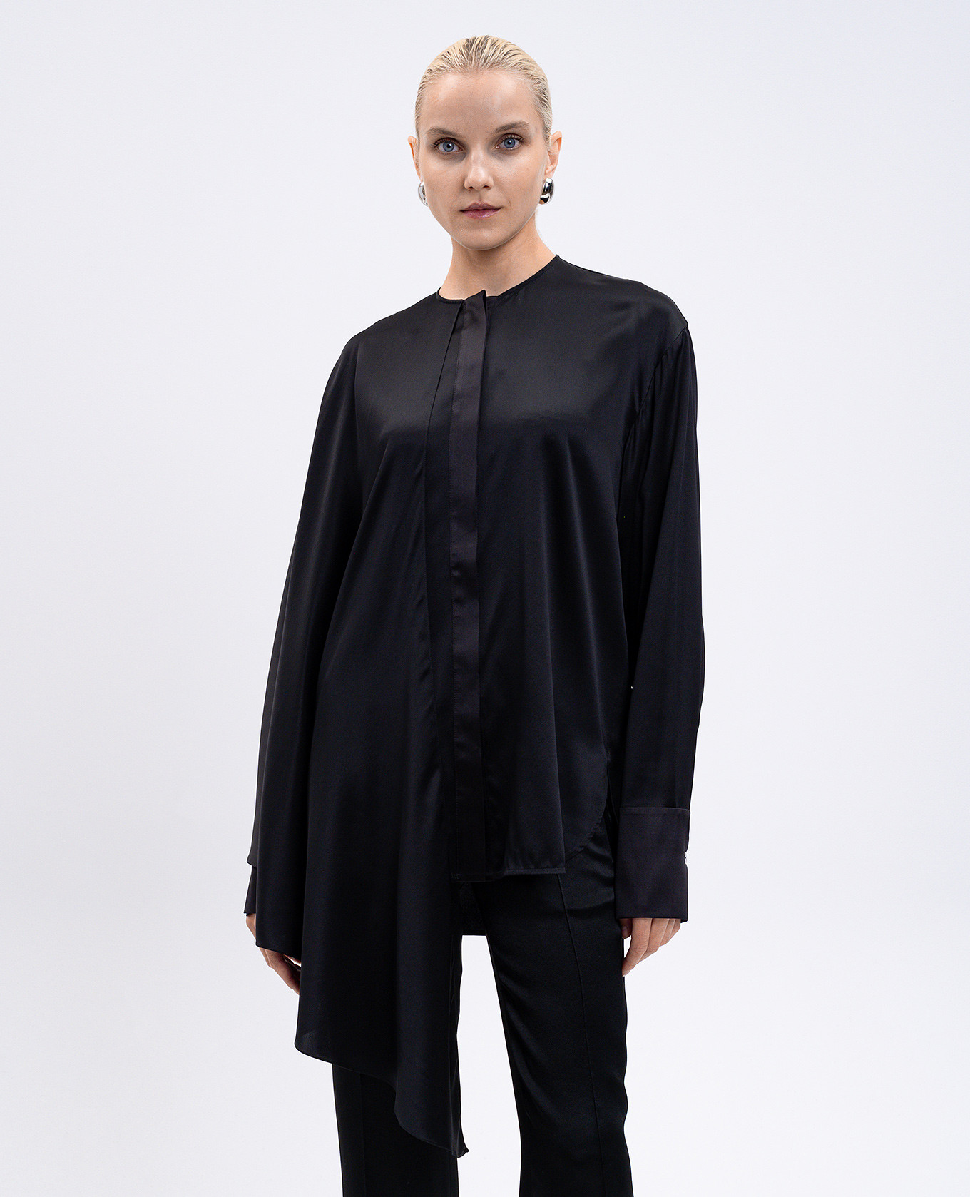 

Black silk blouse with scarf Materiel