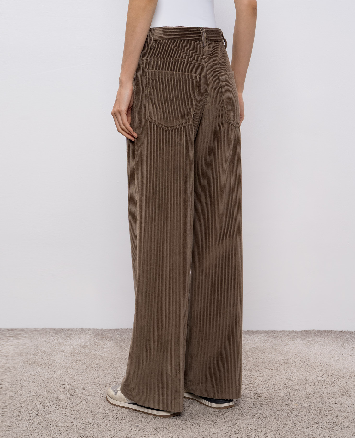 

Brown corduroy pants with monil chain Brunello Cucinelli