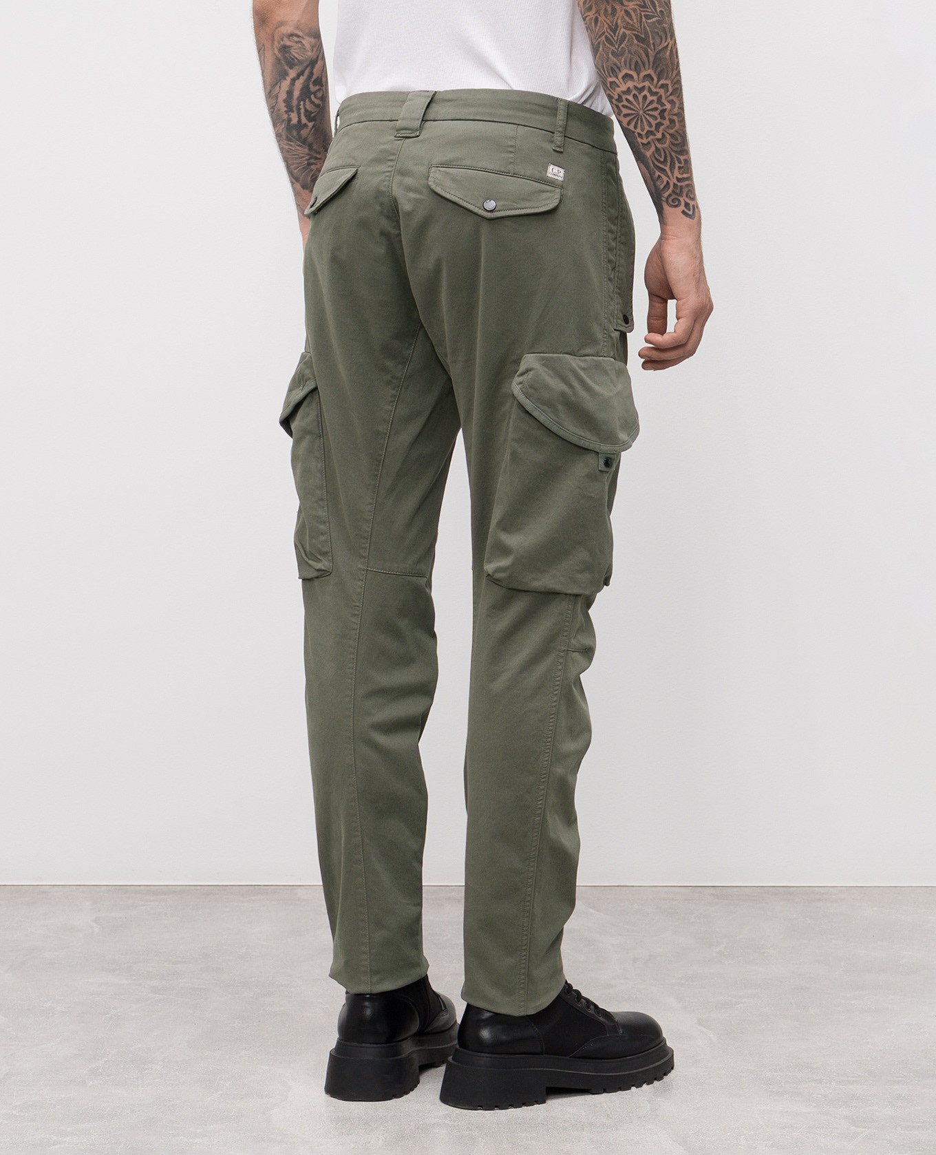 

Khaki cargo with logo patch C.P. Company