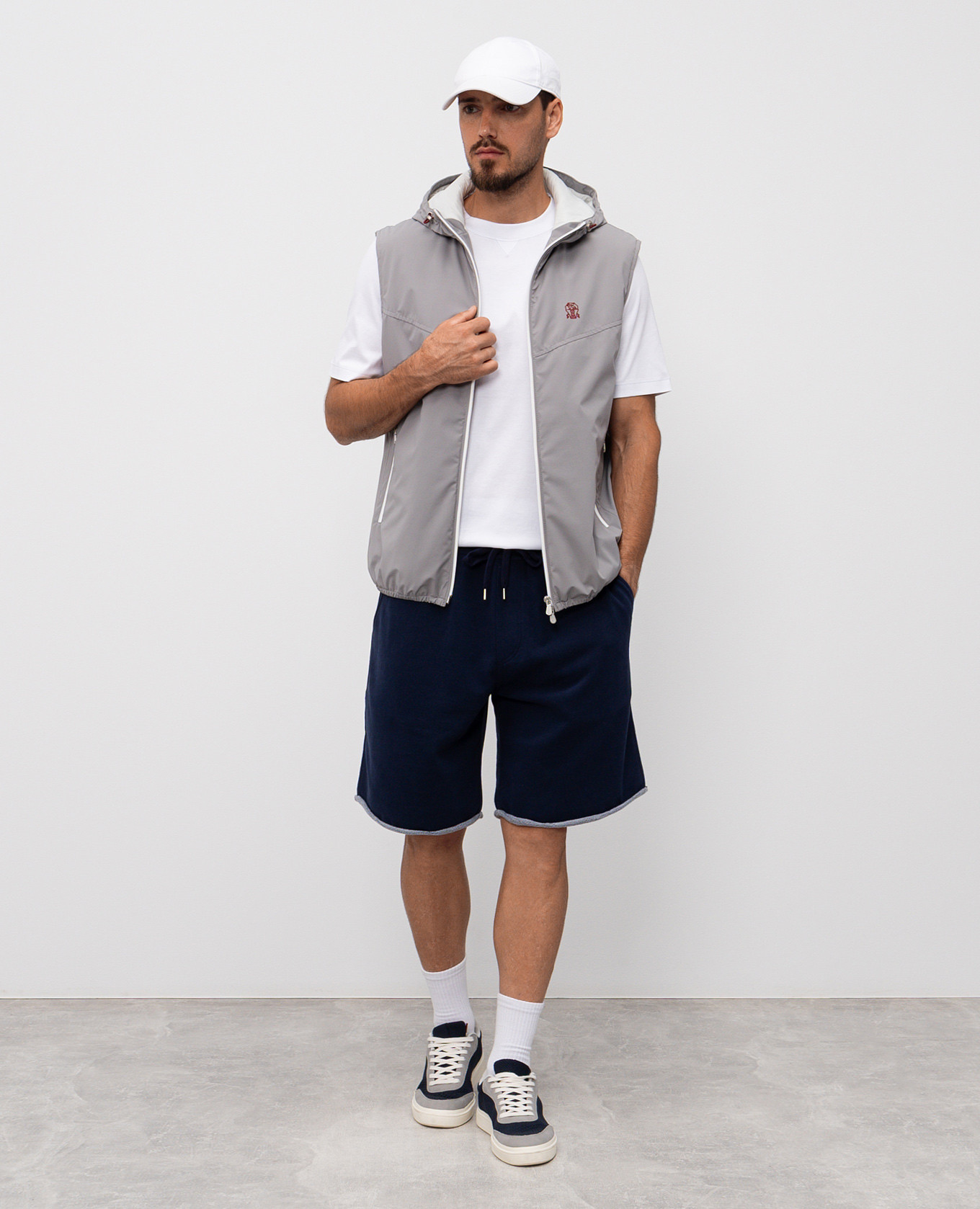 

White T-shirt with logo emblem Brunello Cucinelli