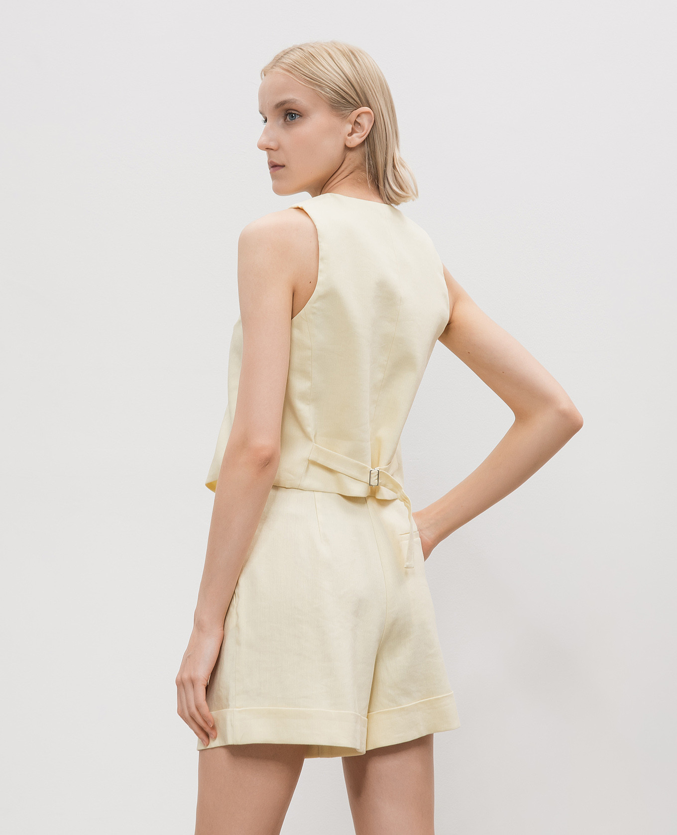 

Yellow waistcoat Pauline with linen The Andamane