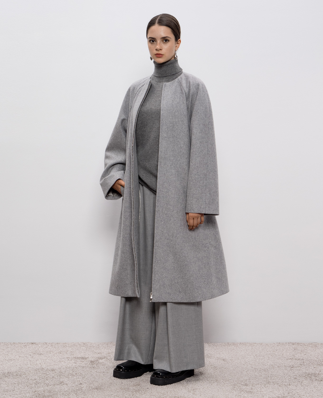 Gray cashmere sweater Intoca 2