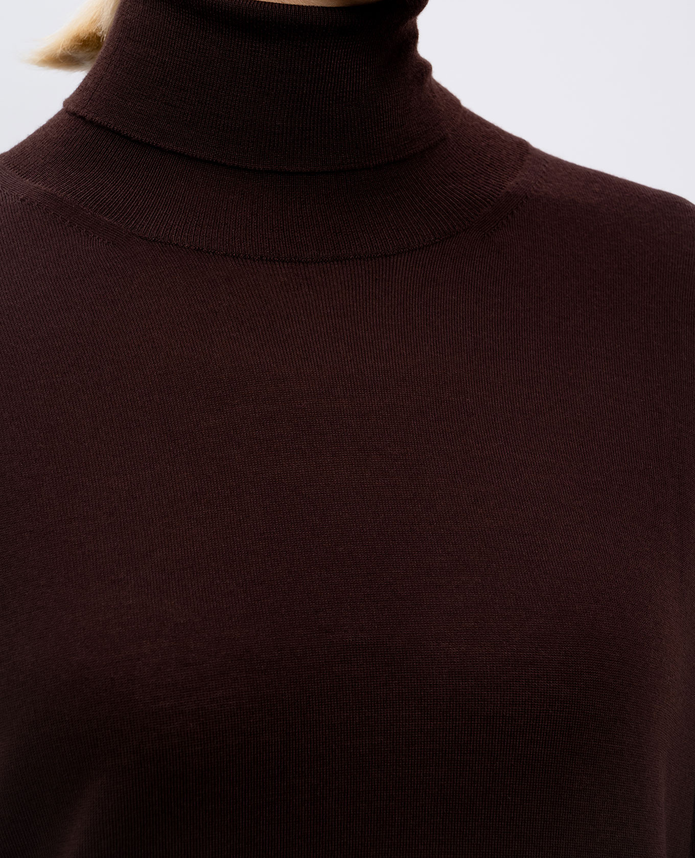 

Brown wool turtleneck NATALY MooRER