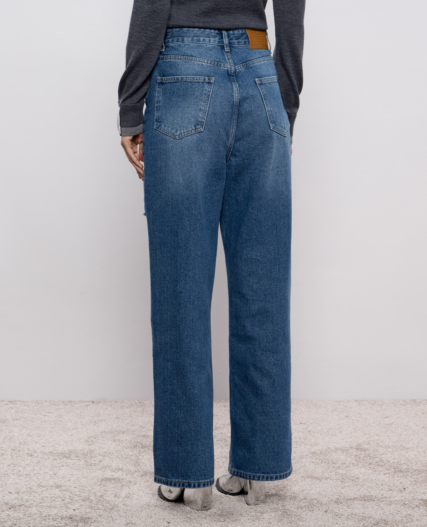 Blue jeans with a worn effect Rokh 4