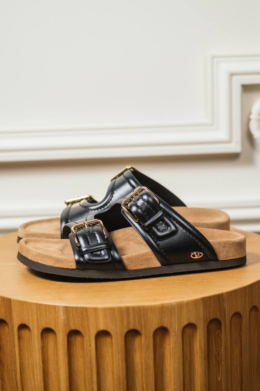 FUSSFRIEND black leather flip-flops Valentino