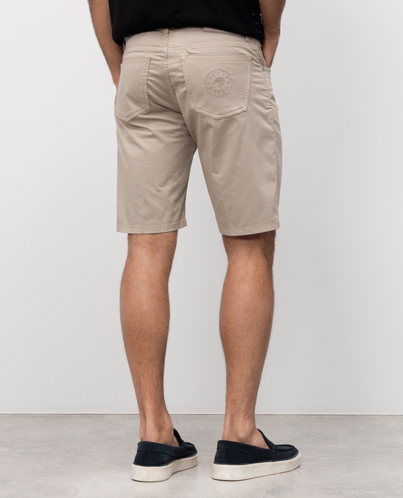 

Beige shorts with logo patch Stefano Ricci