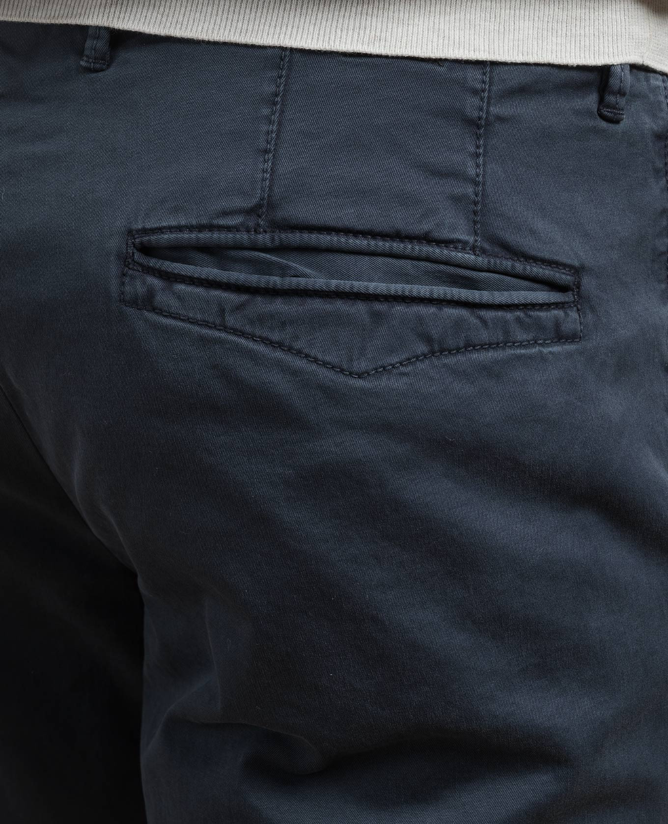 

Blue shorts with logo embroidery Incotex