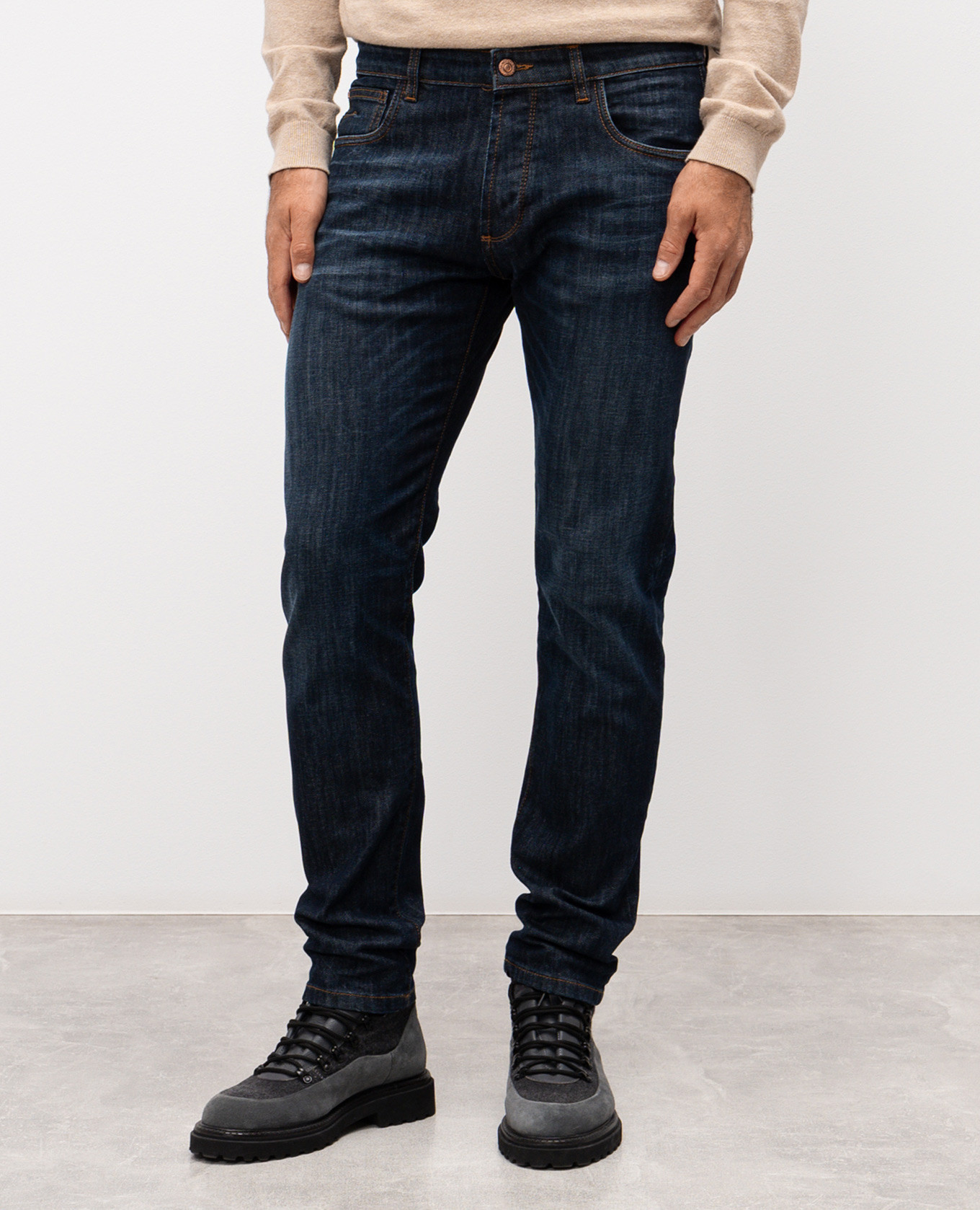 

Blue jeans with a worn effect Officina 36