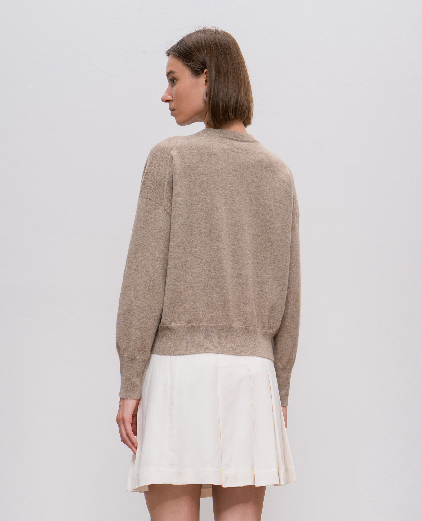 

Brown jumper with appliqué in the form of a flower Brunello Cucinelli