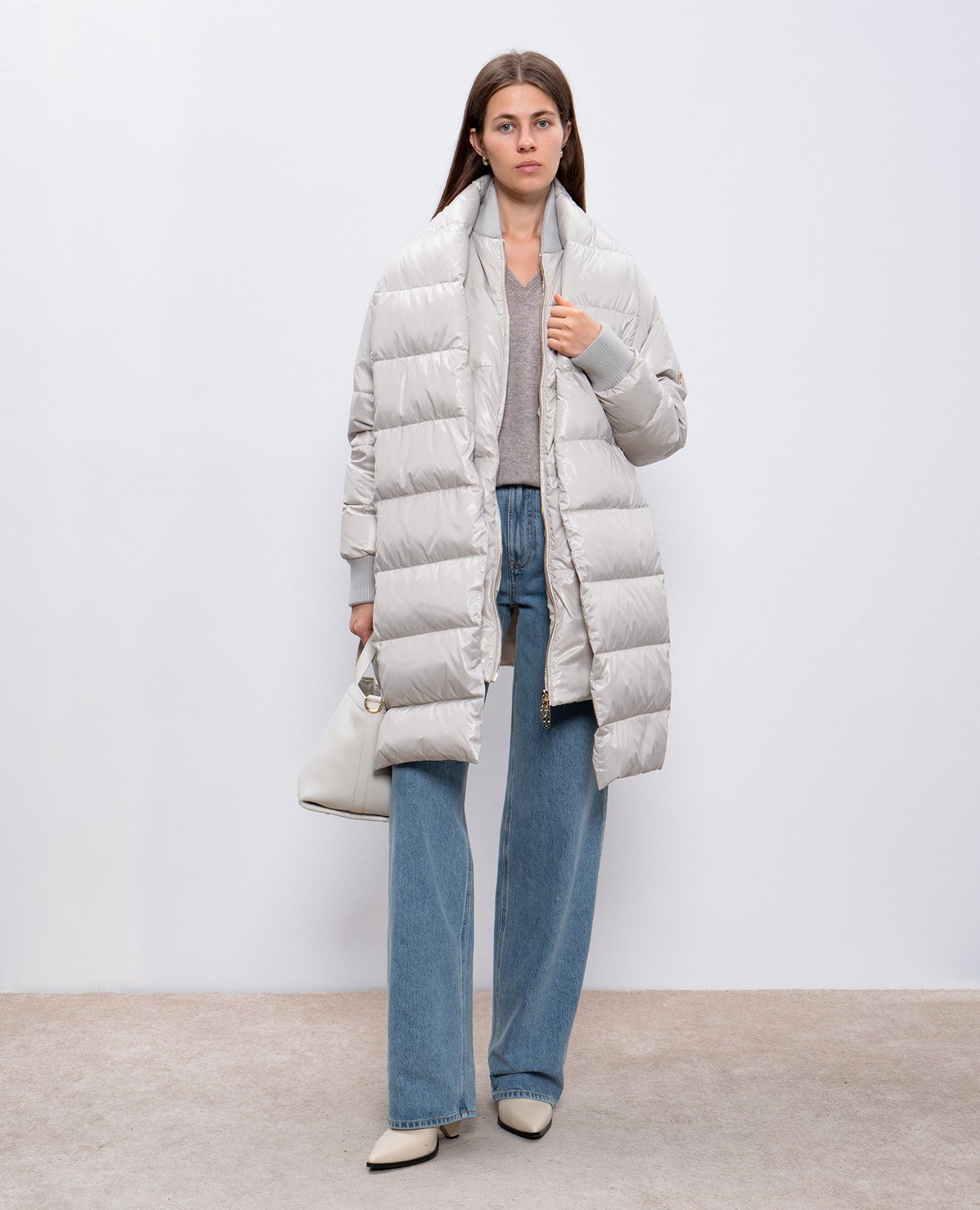 

Beige down jacket with a hood and a scarf Stilnology