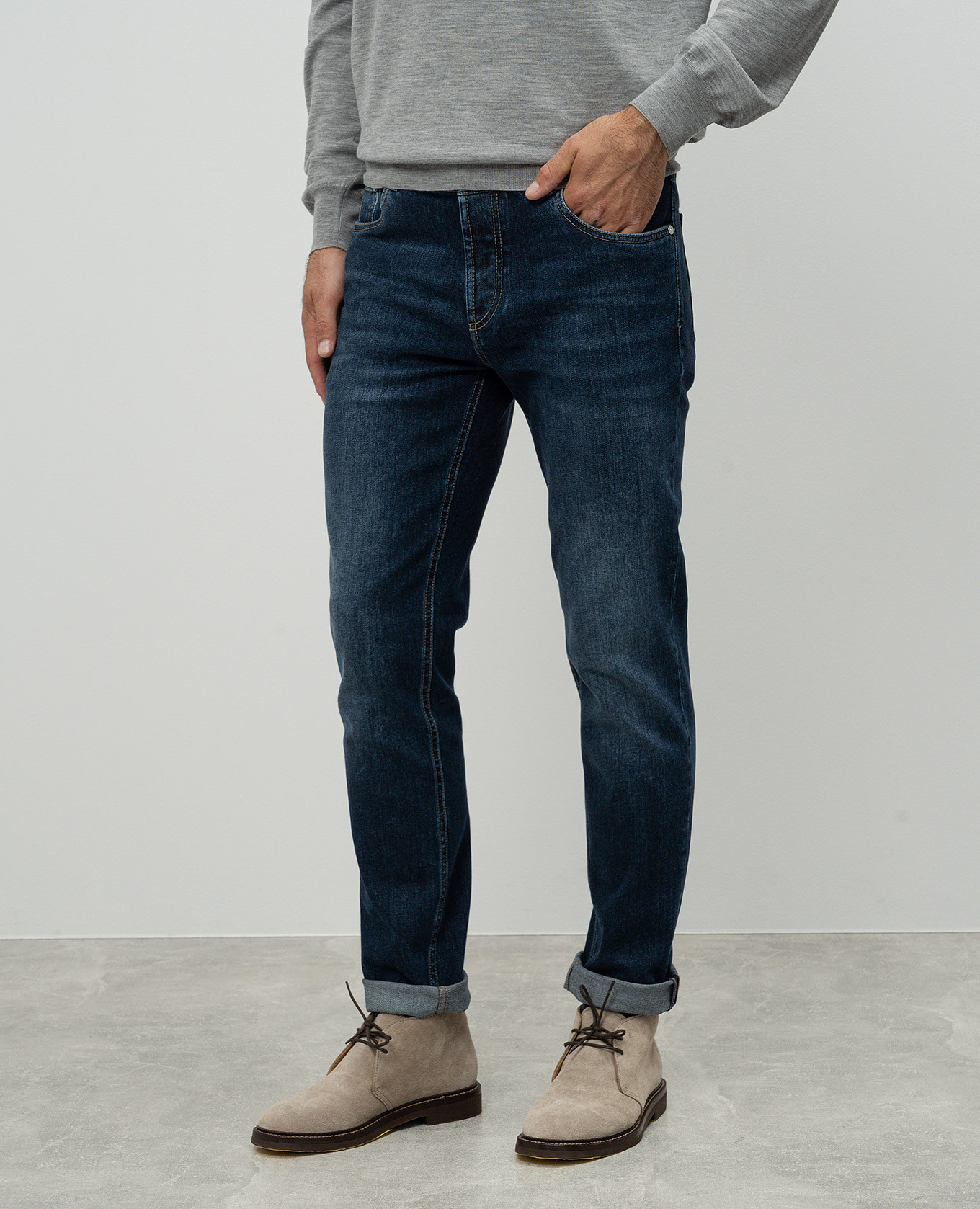 

Blue jeans with a distressed effect and a logo patch Brunello Cucinelli