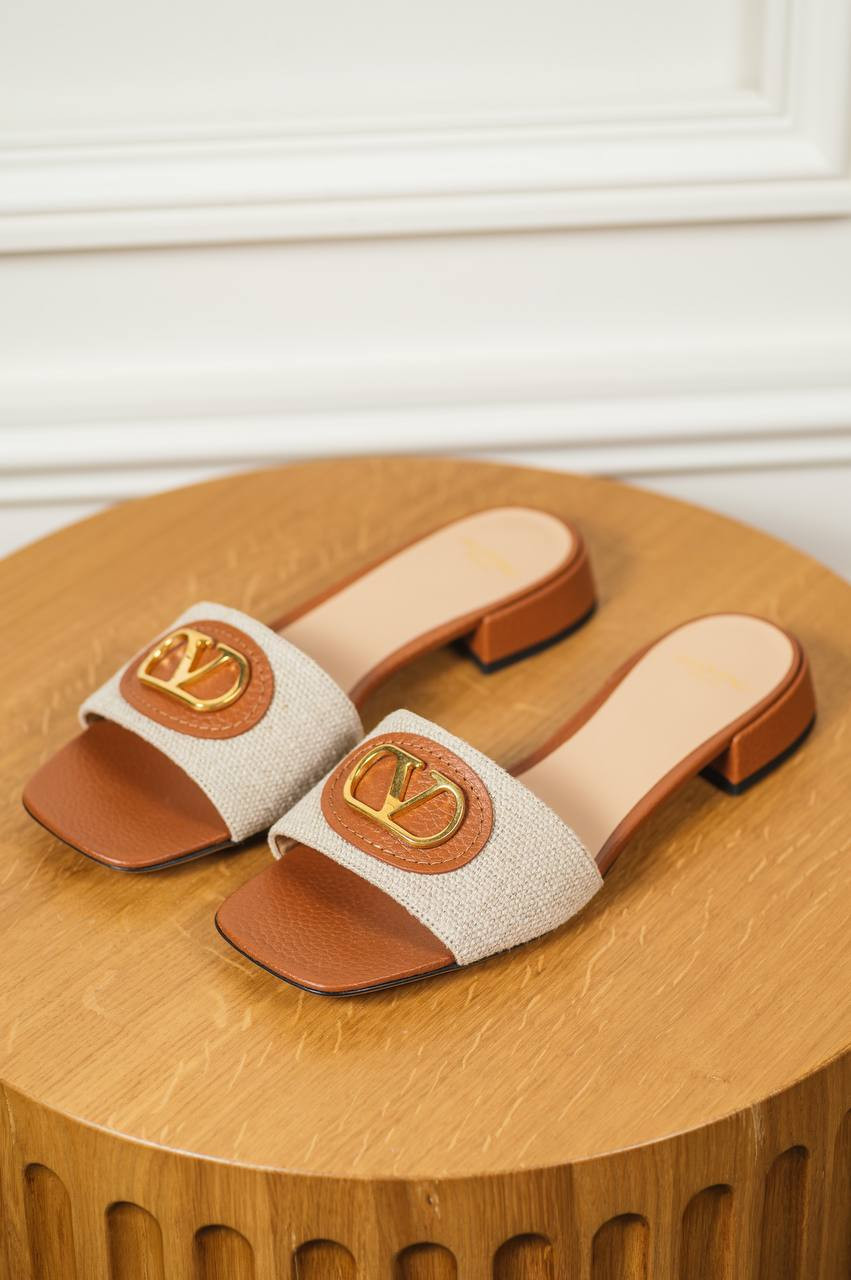 

Beige logo combination flip-flops Valentino