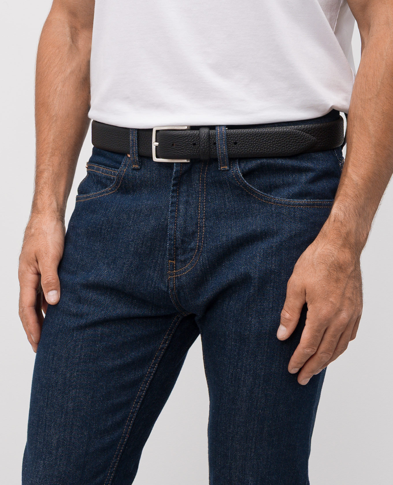 

Linton black leather belt MooRER