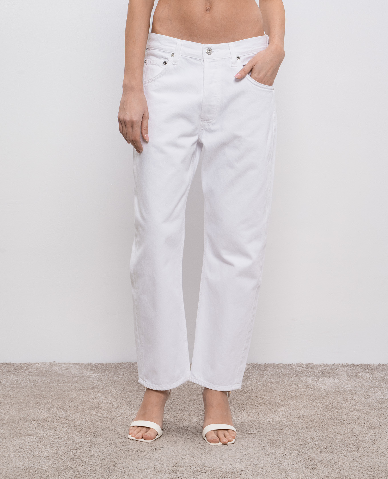 

Winslow White Boyfriend Jeans with Leather Logo Patch CITIZENS OF HUMANITY