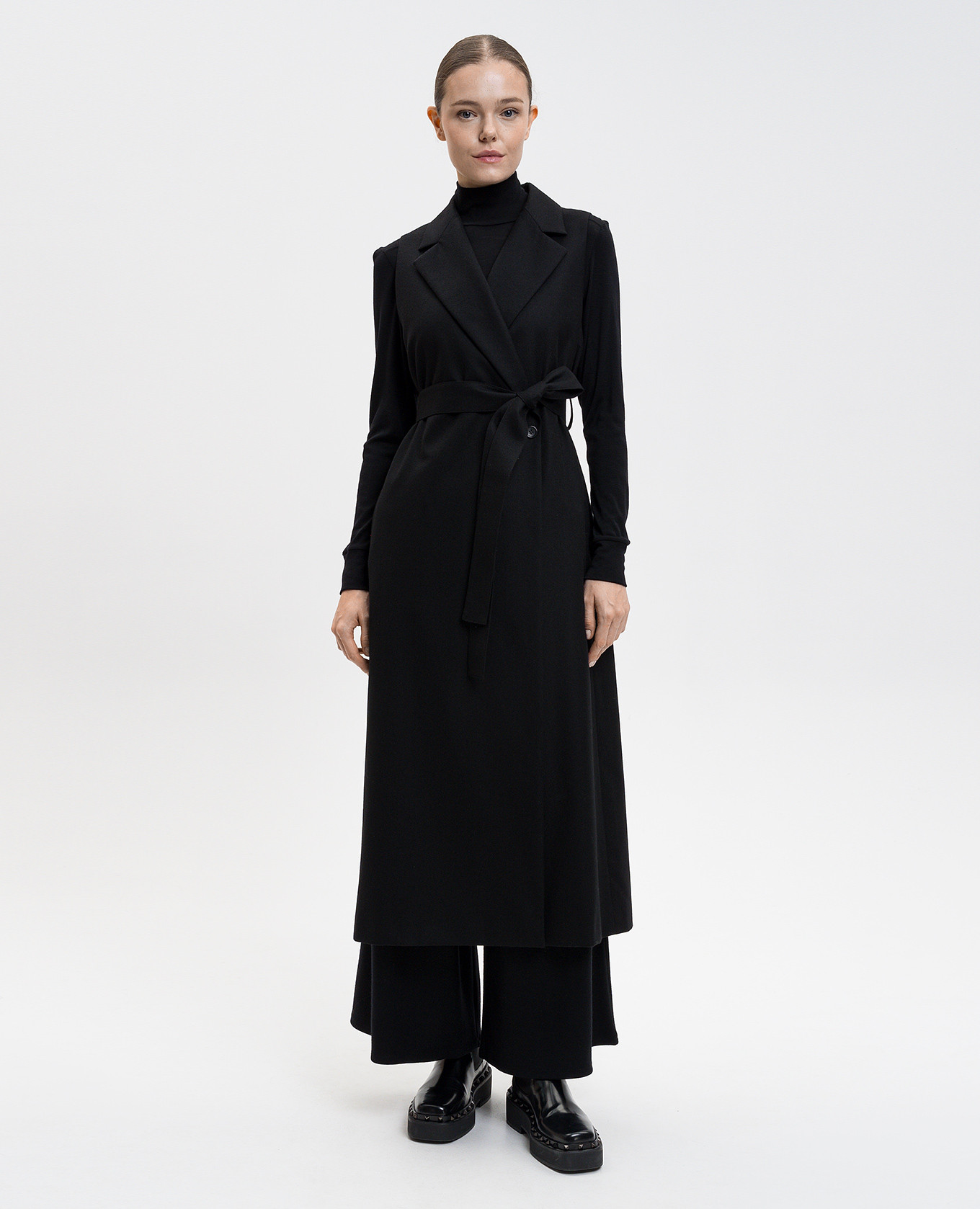 

Black wool vest Intoca