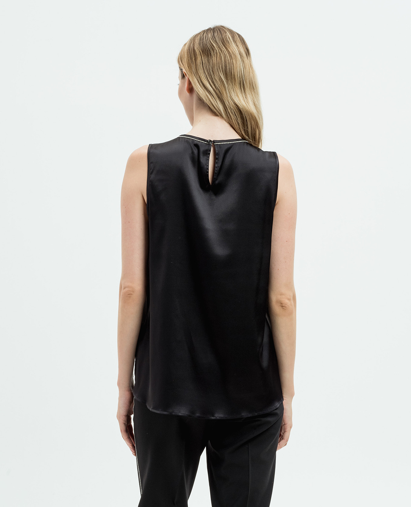 

Black silk top with monil chain Peserico