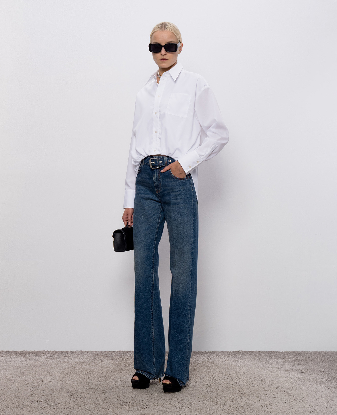 

Blue Jin jeans with belt SSHEENA