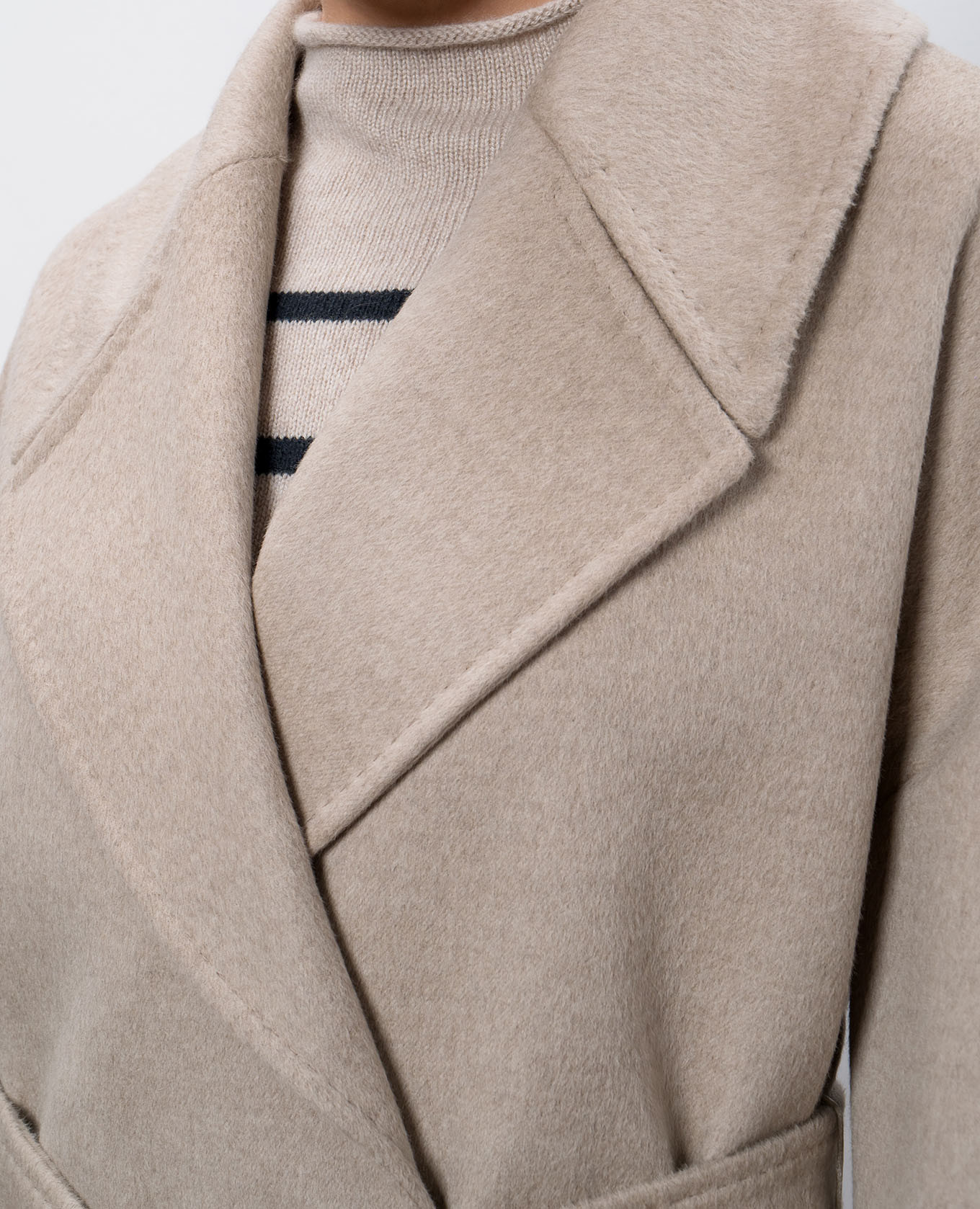 

Beige coat made of wool Heresis