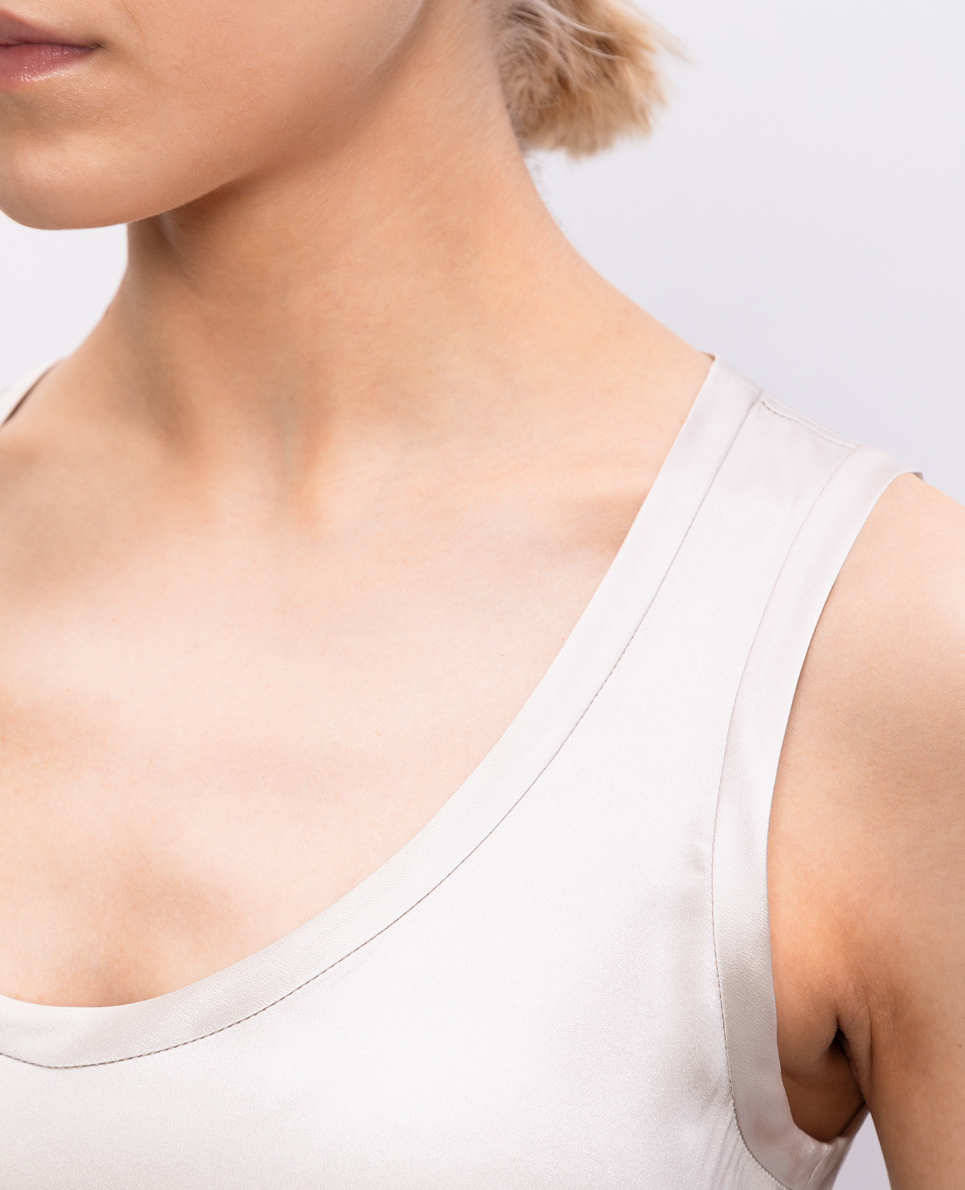

Beige silk top with shiny texture Brunello Cucinelli