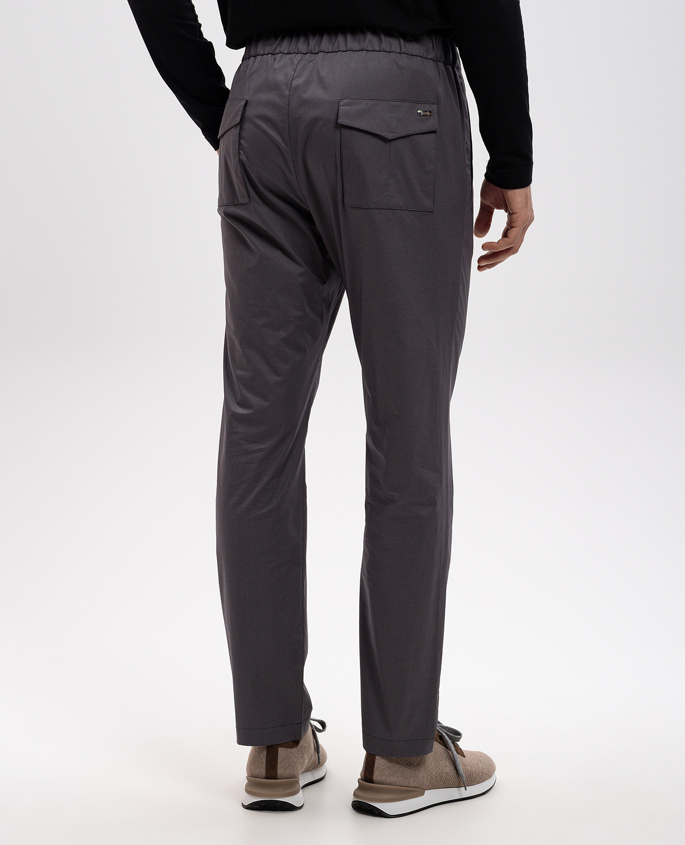 

Grey pants with metal plate with engraved logo Herno