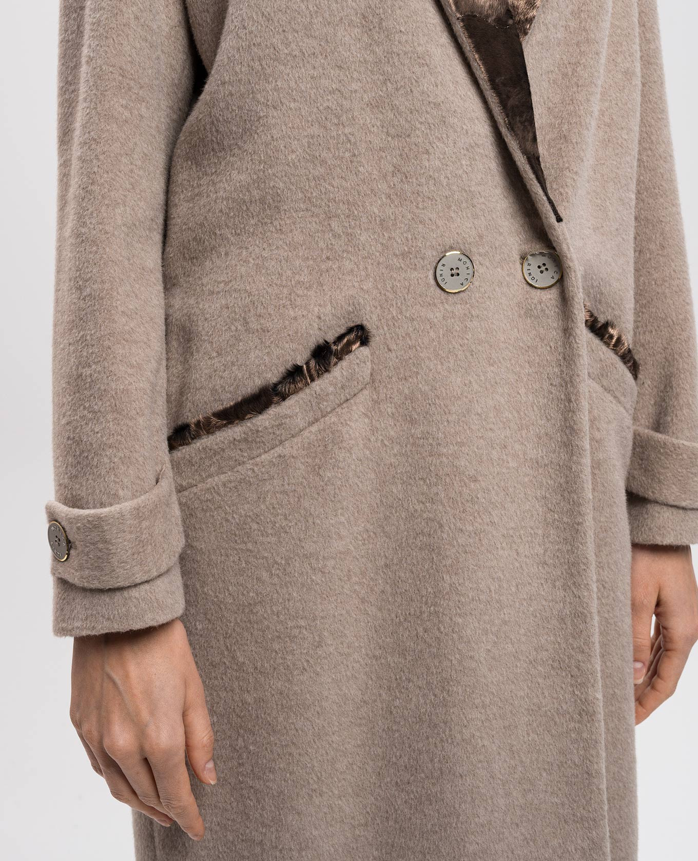 

Beige coat Rindi