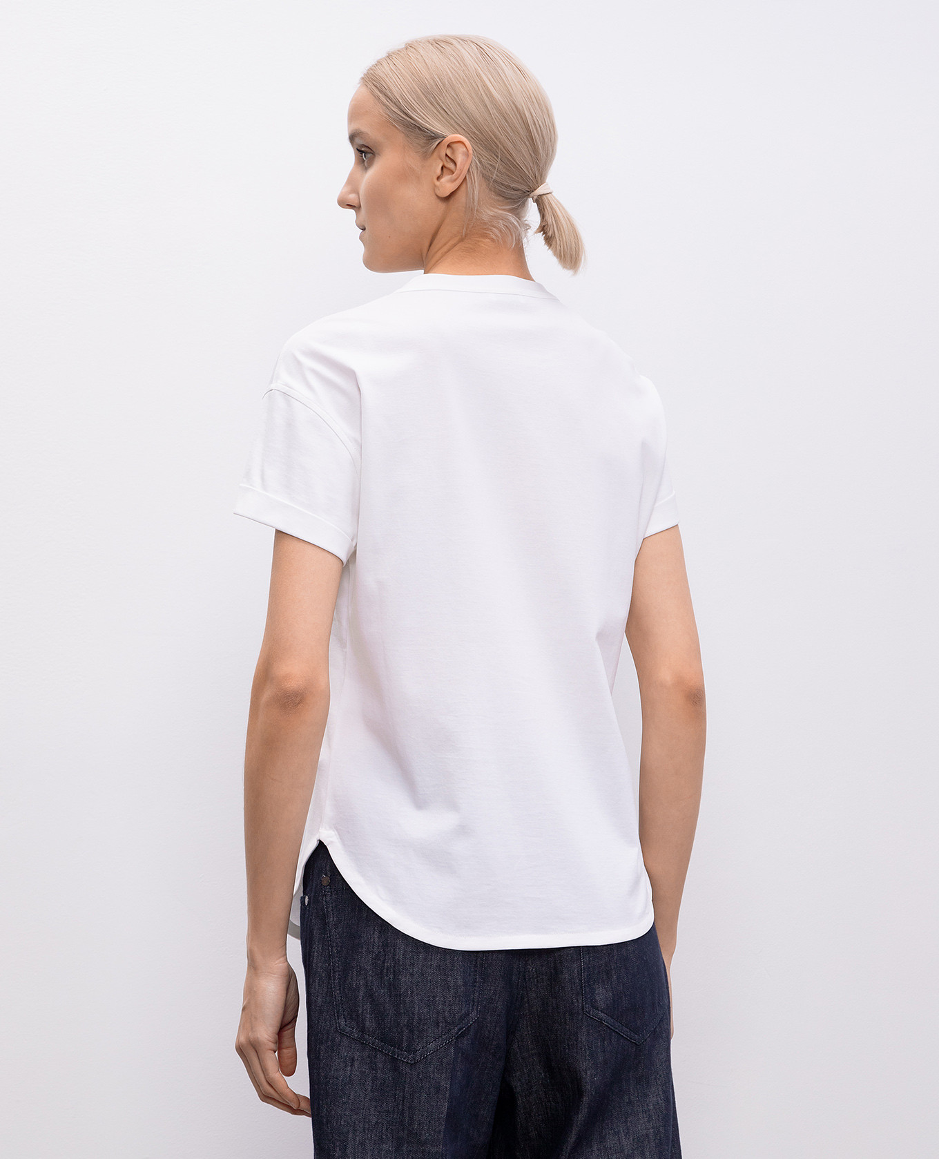 White T-shirt with a monil chain Brunello Cucinelli 4