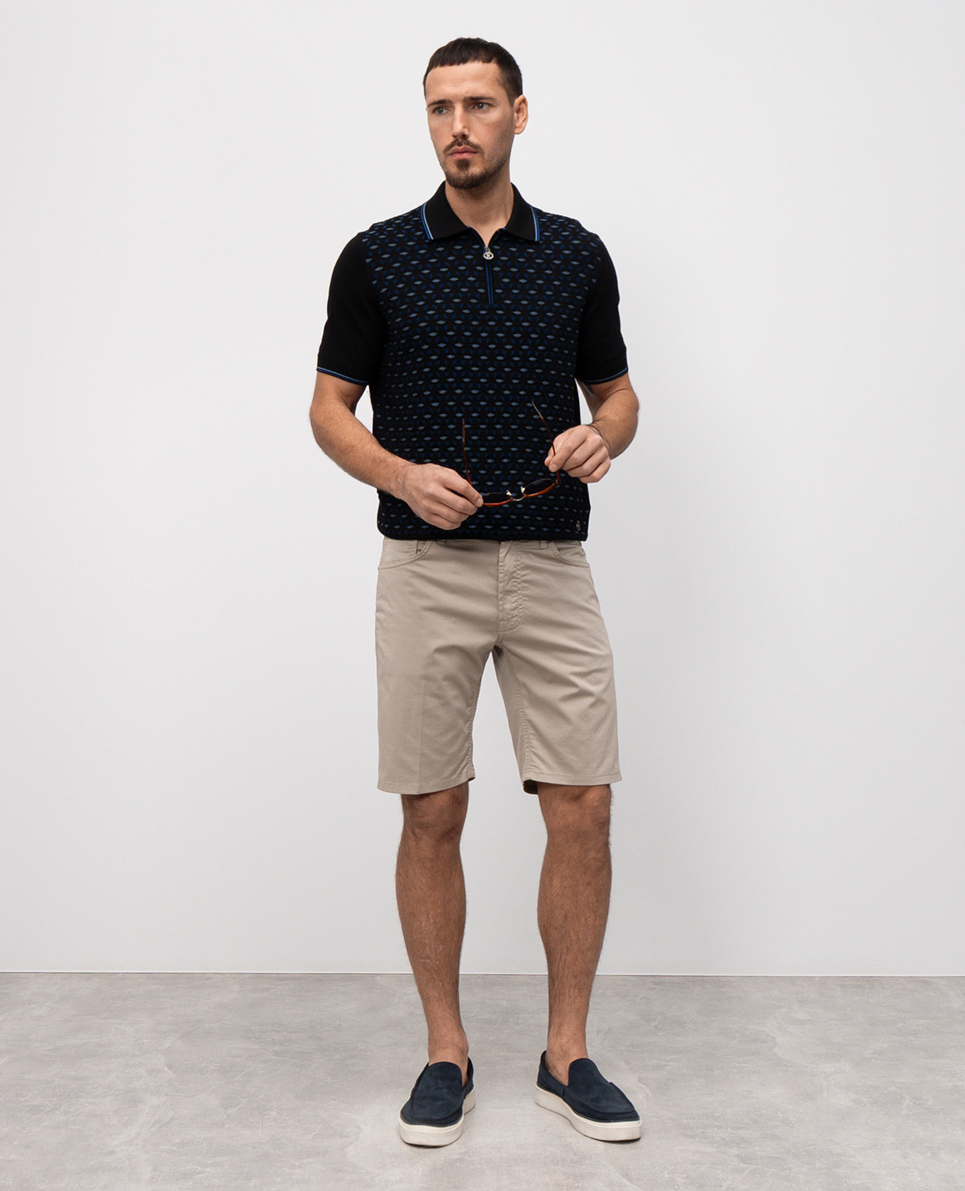 

Beige shorts with logo patch Stefano Ricci