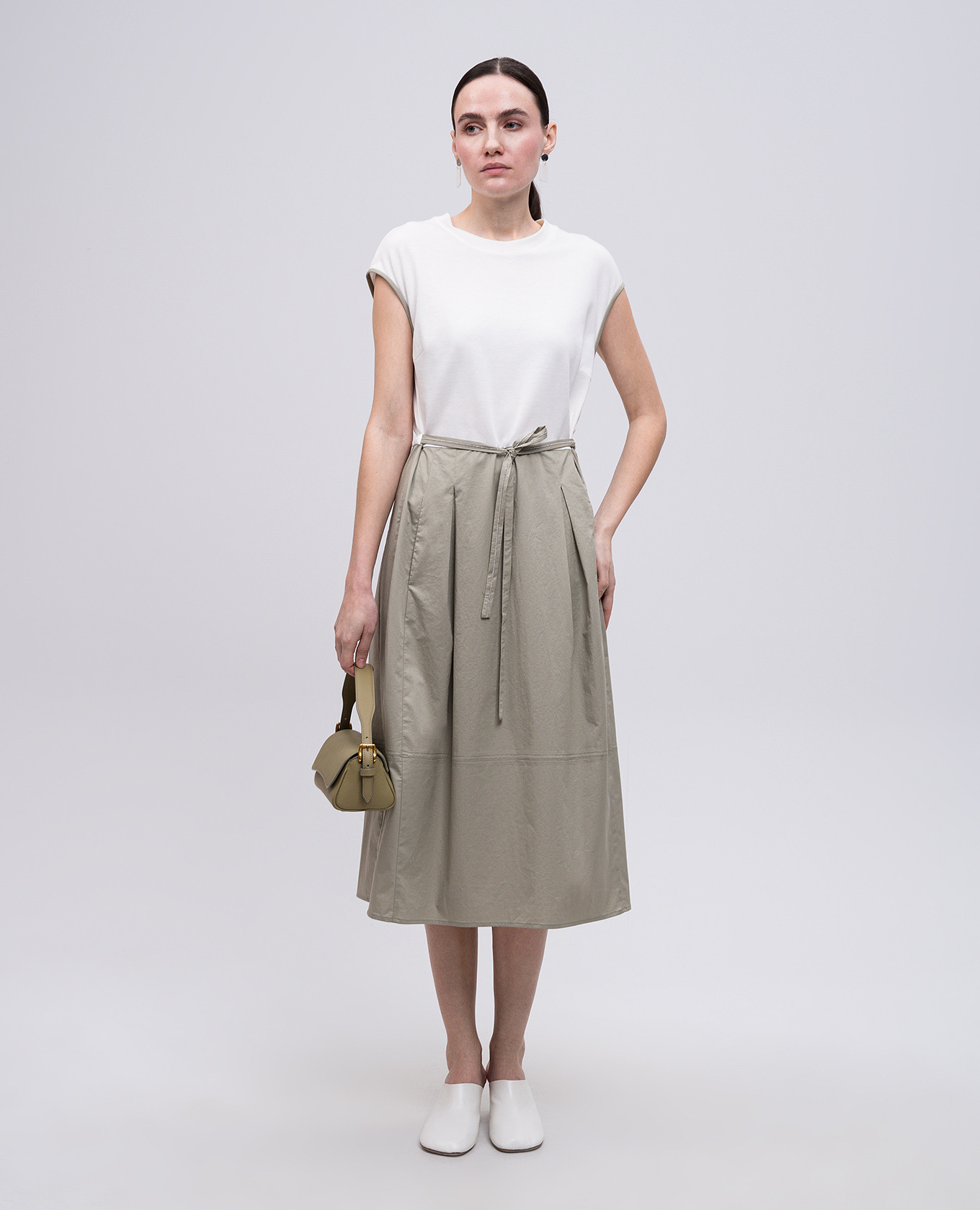 

Green midi dress with monil chain Peserico
