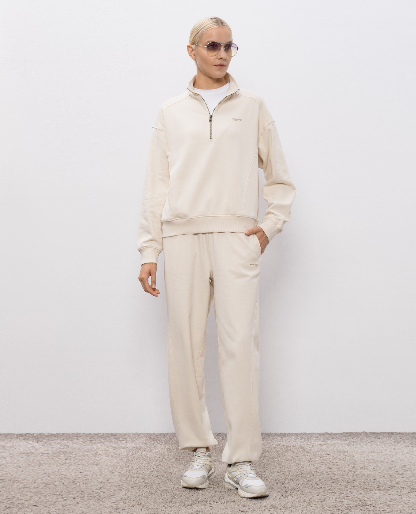 

Beige insulated sweatshirt with zipper Woolrich