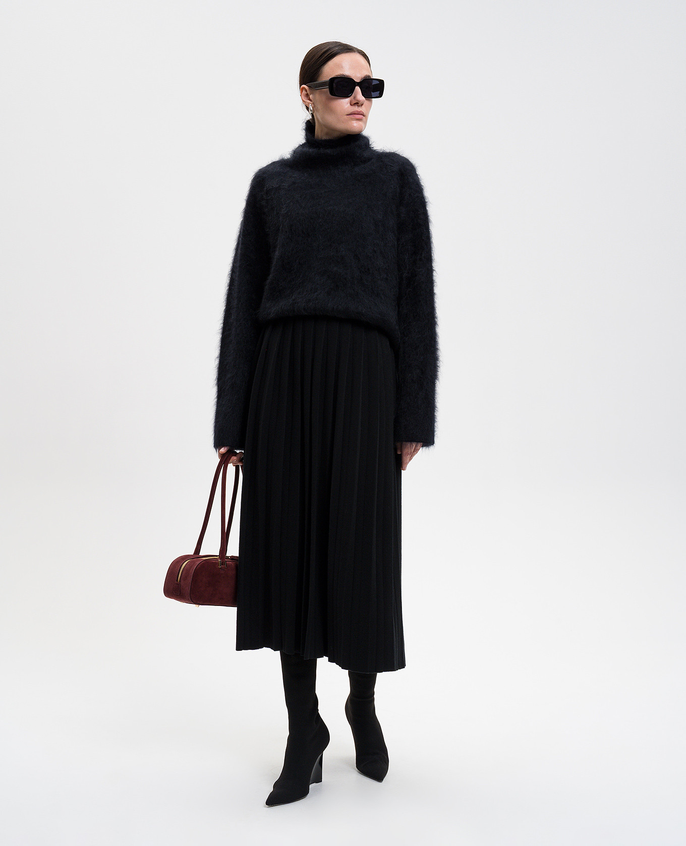 

Floren black cashmere sweater LISA YANG