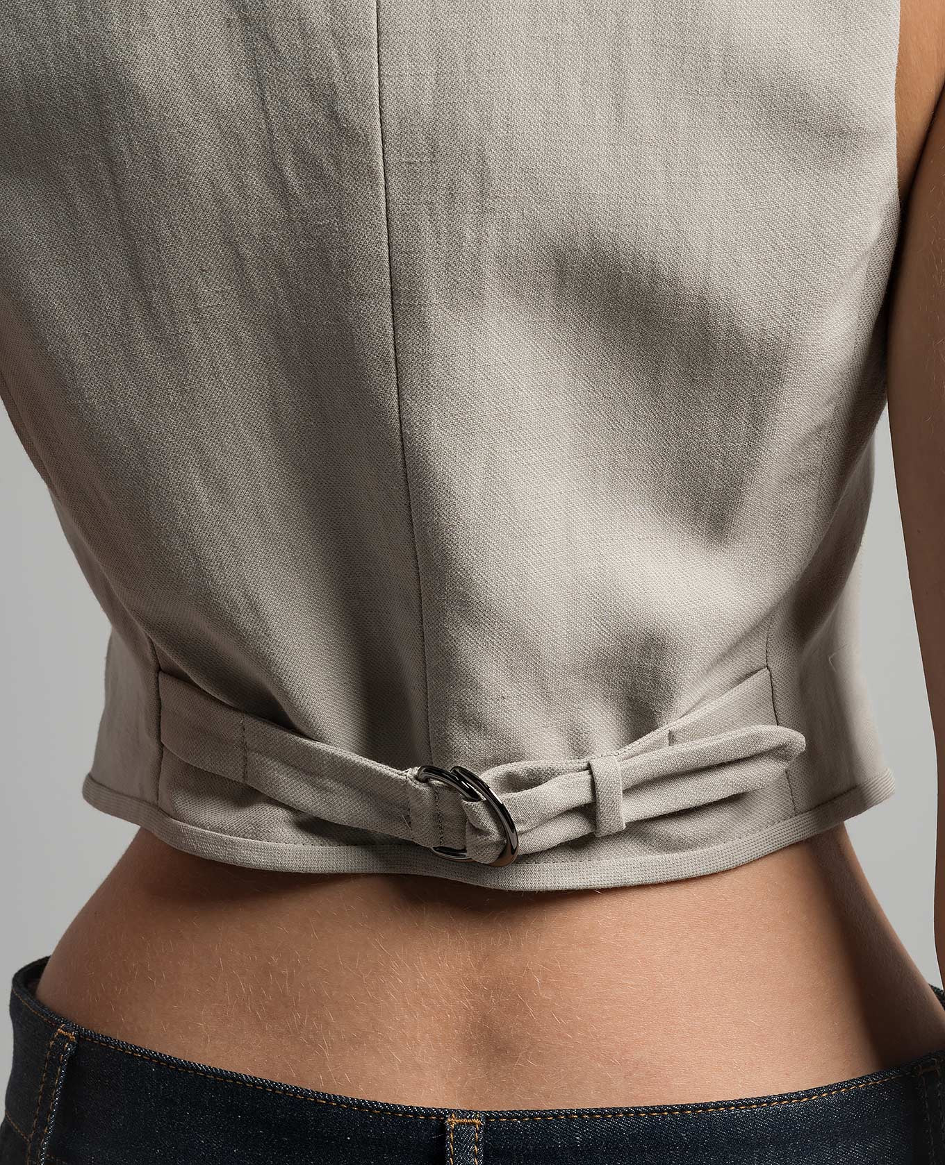 Gray linen waistcoat with monil chain Brunello Cucinelli 5