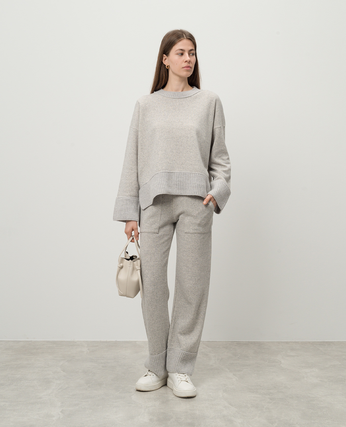 

Gray melange cashmere and wool sweatpants with metallic logo Dondup, Grey