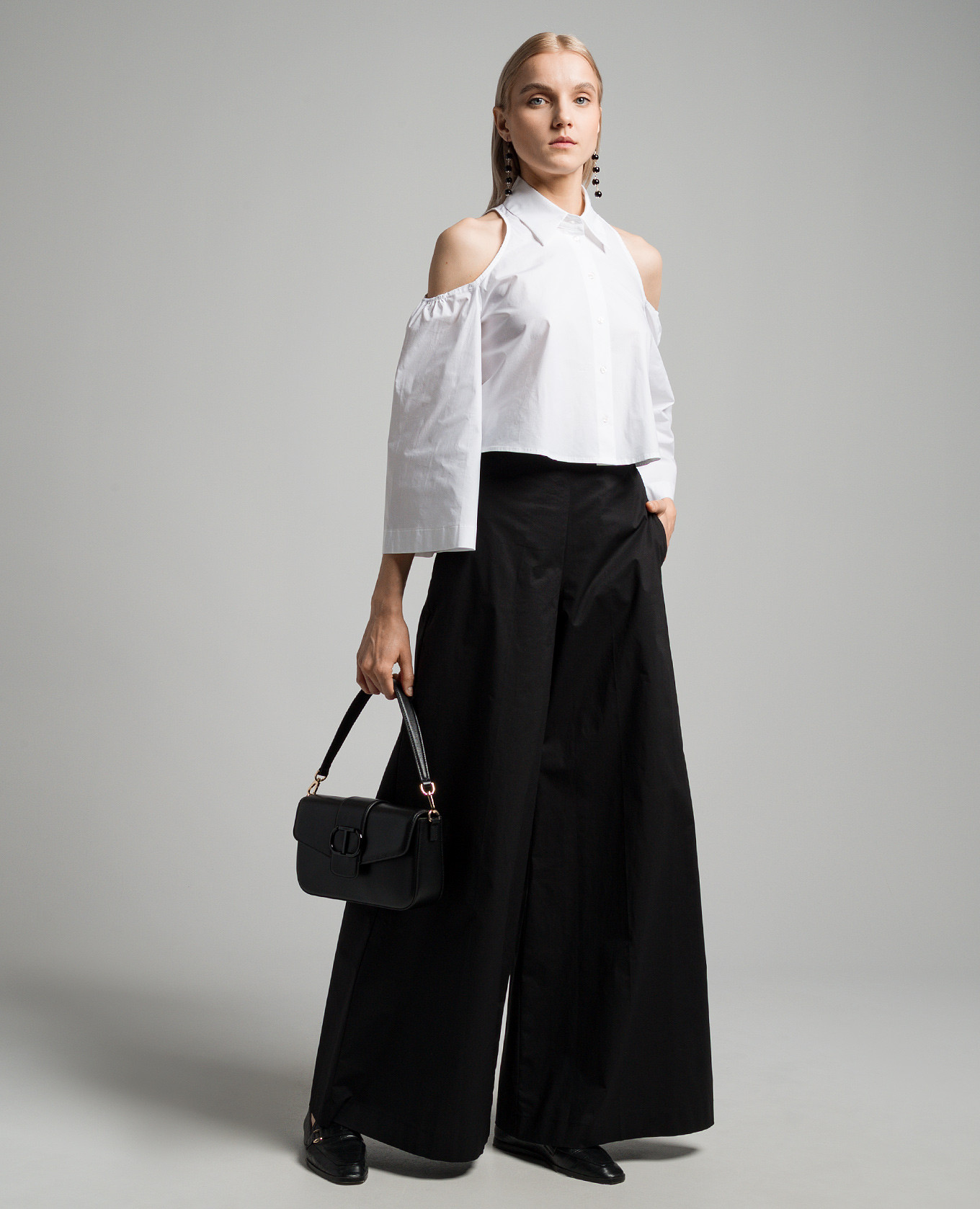 

White blouse with curved necklines Twinset