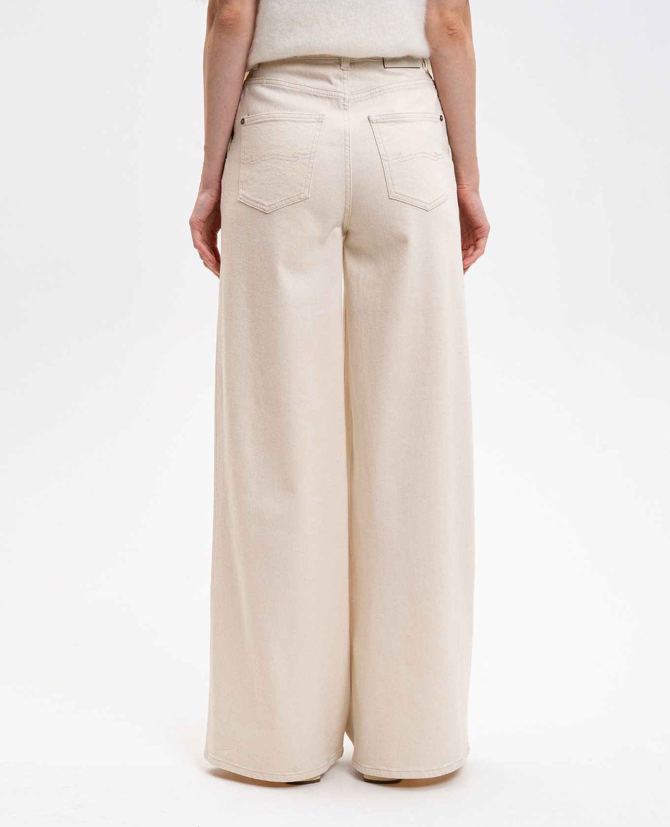 

Beige jeans with logo patch Agnona