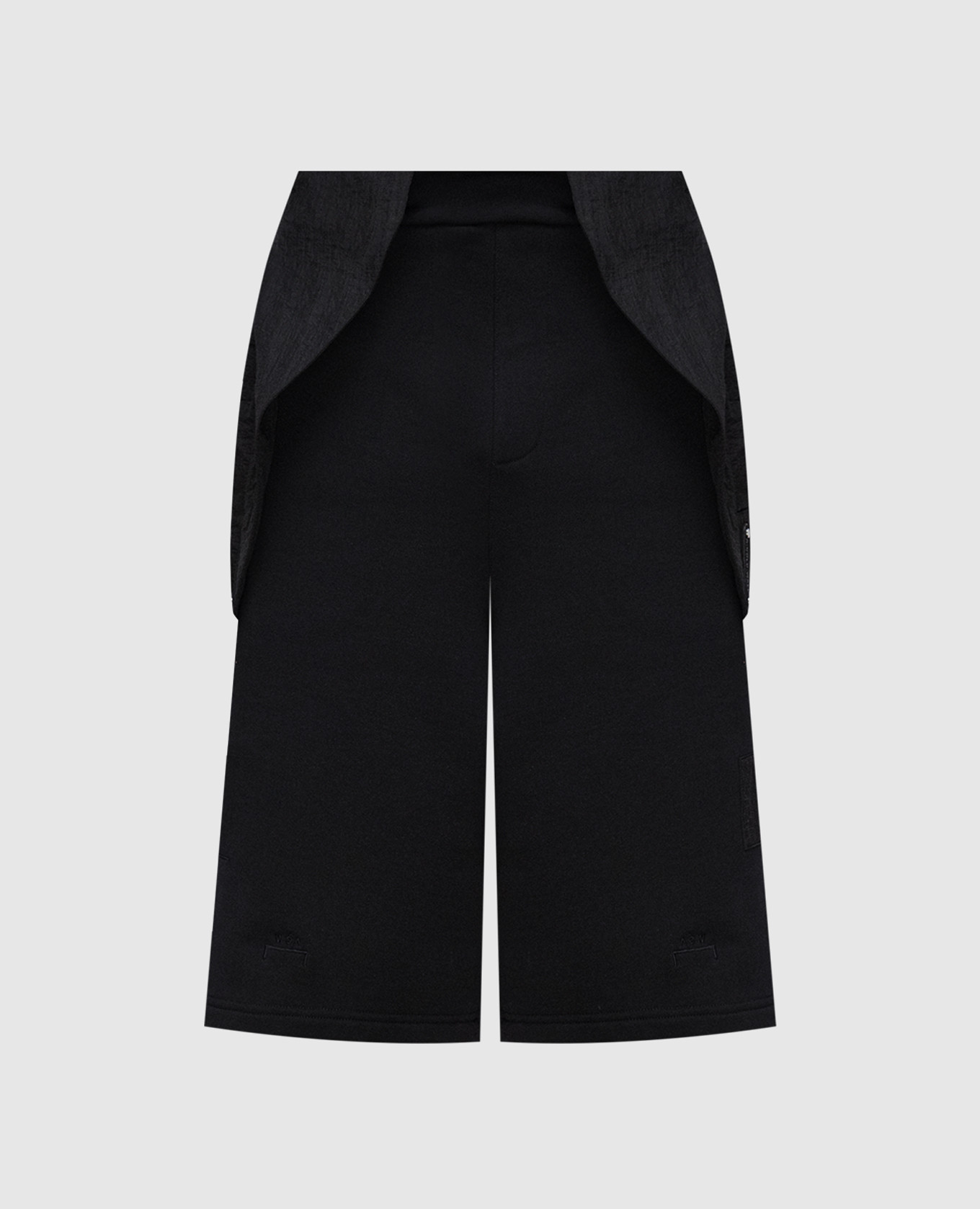 Black shorts with logo embroidery a cold wall