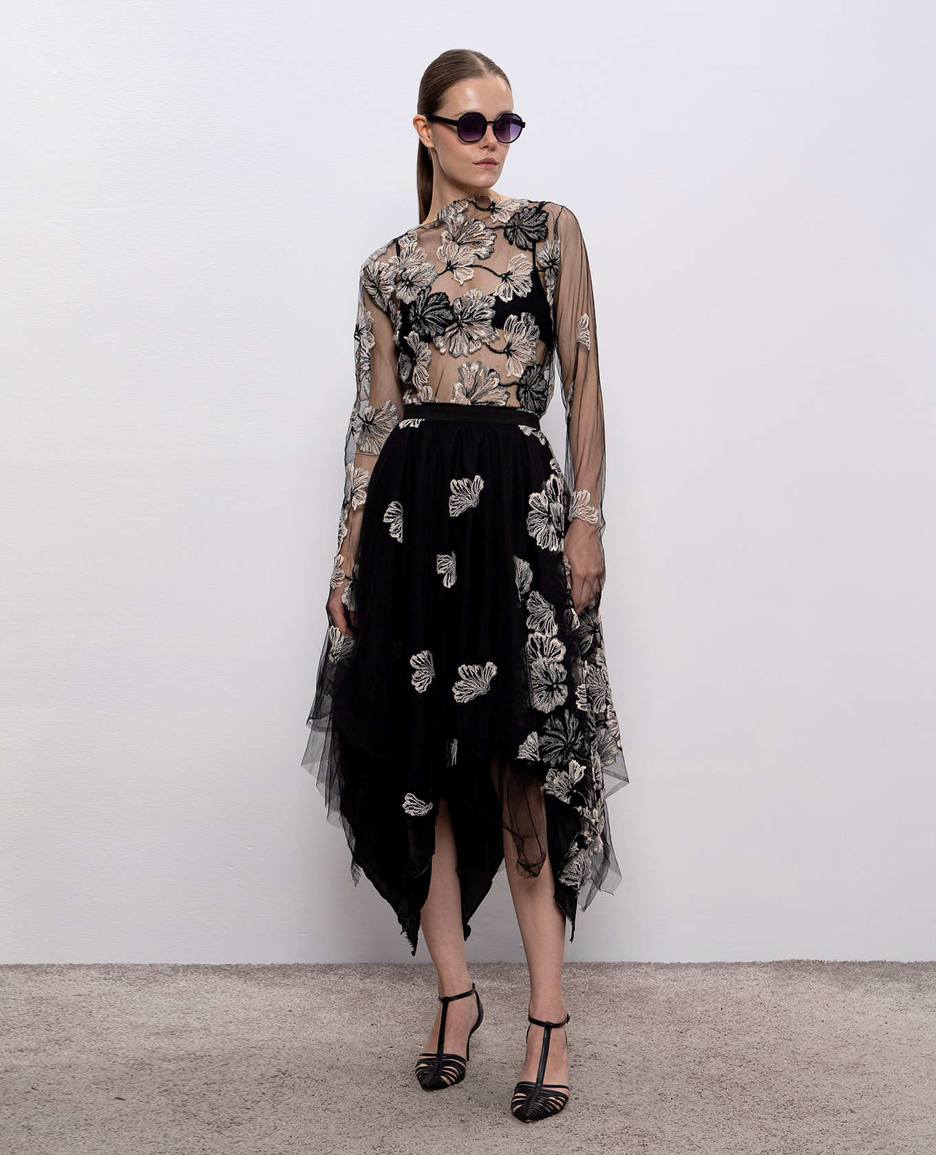 

Black blouse with floral embroidery Marc Le Bihan